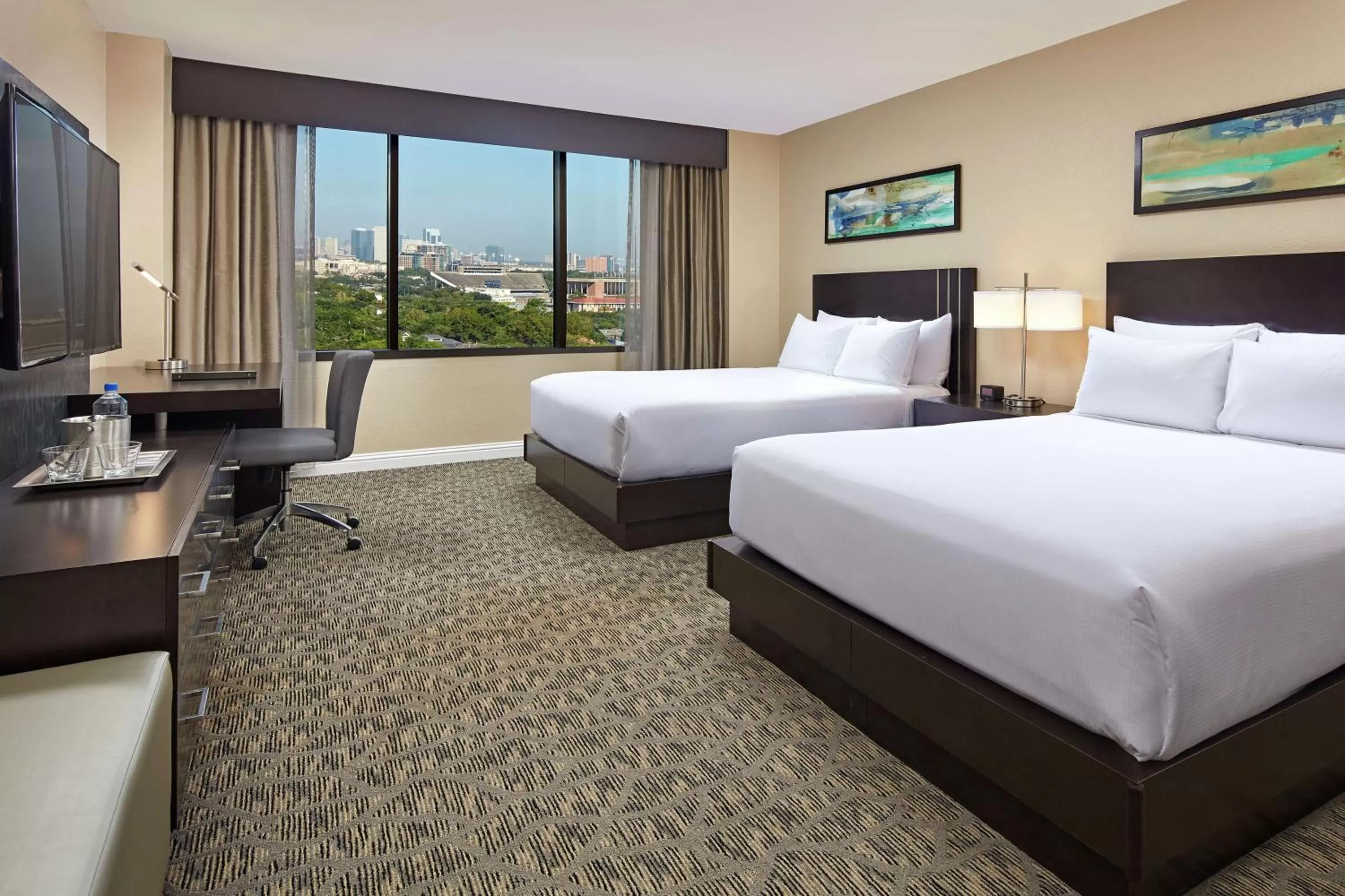 Double Room with Two Double Beds and Bath Tub - Mobility Accessible in Hilton Houston Plaza/Medical Center
