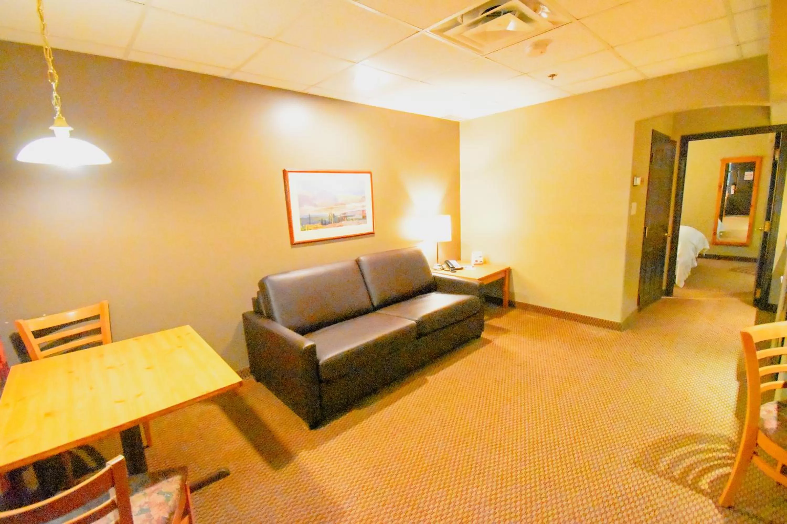 Queen Suite in Canad Inns Destination Centre Portage la Prairie