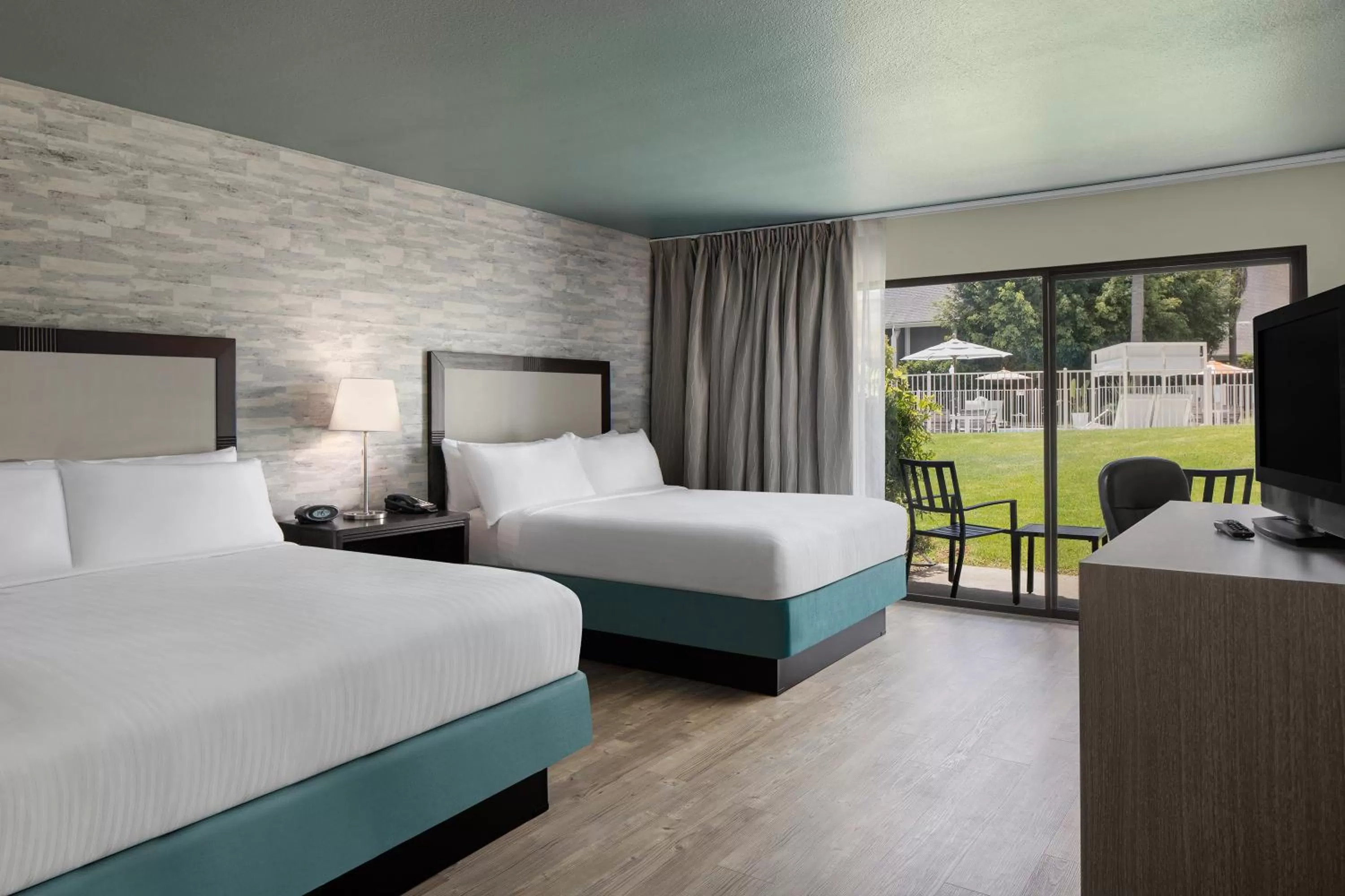 Queen Room with Pool View in Carlsbad by the Sea Hotel