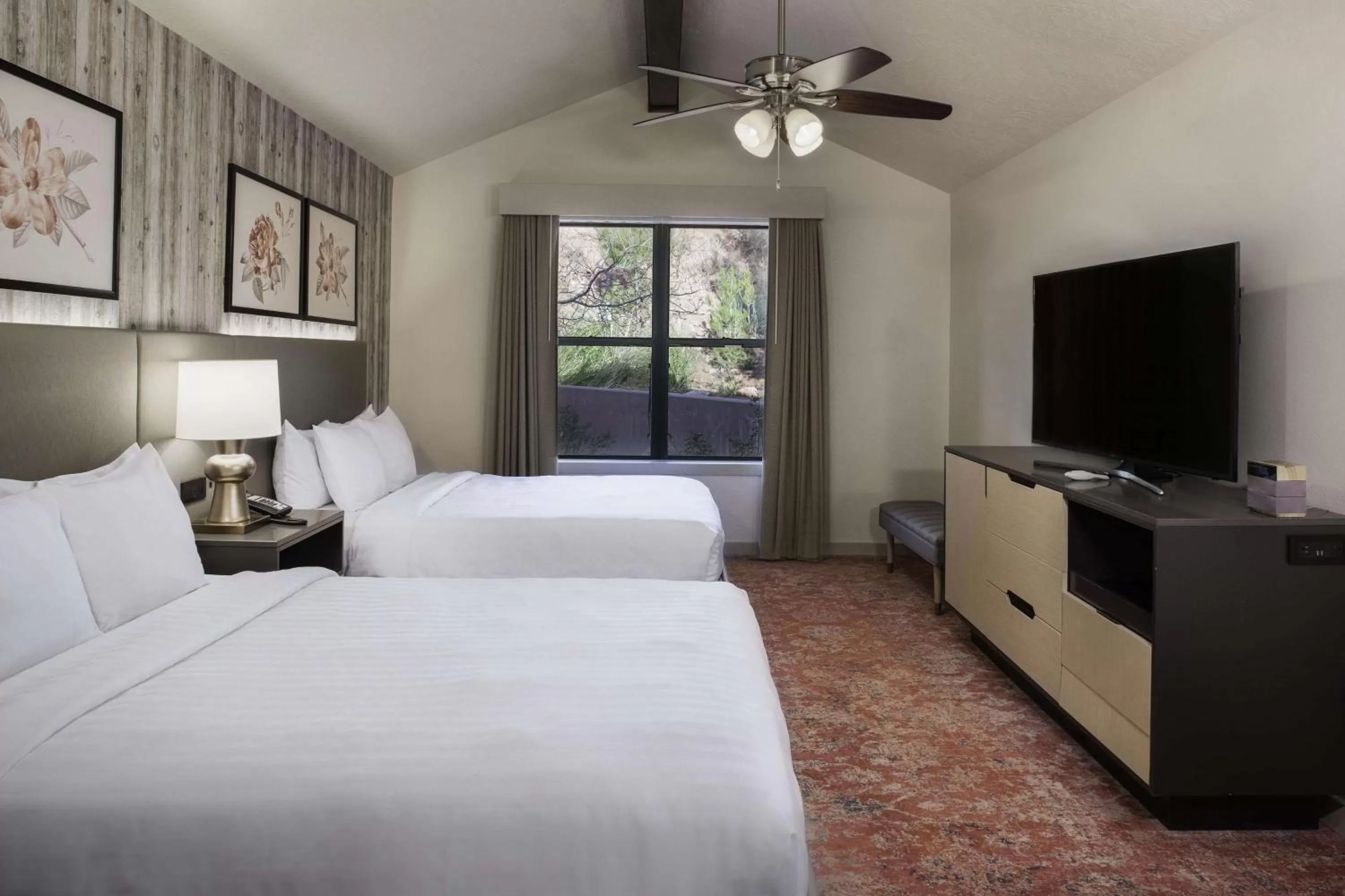 Two-Bedroom Suite with One King Bed, Two Queen Beds and Tub - Mobility and Hearing Accessible in Cliffrose Springdale, Curio Collection By Hilton
