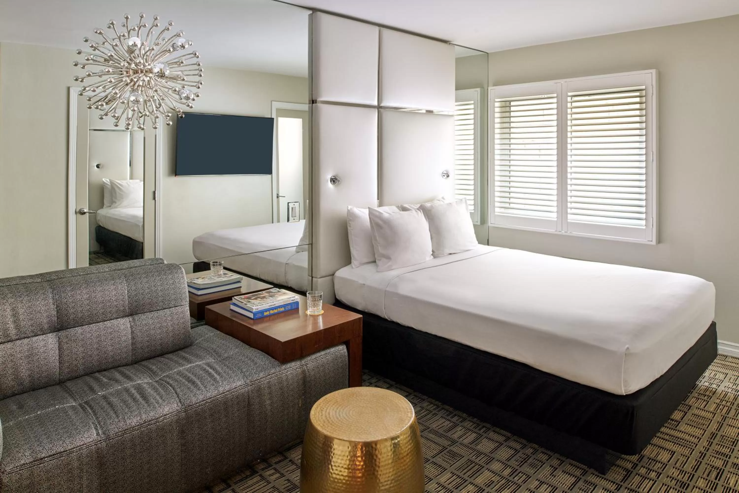 Pool View King in Hotel Ziggy On Sunset