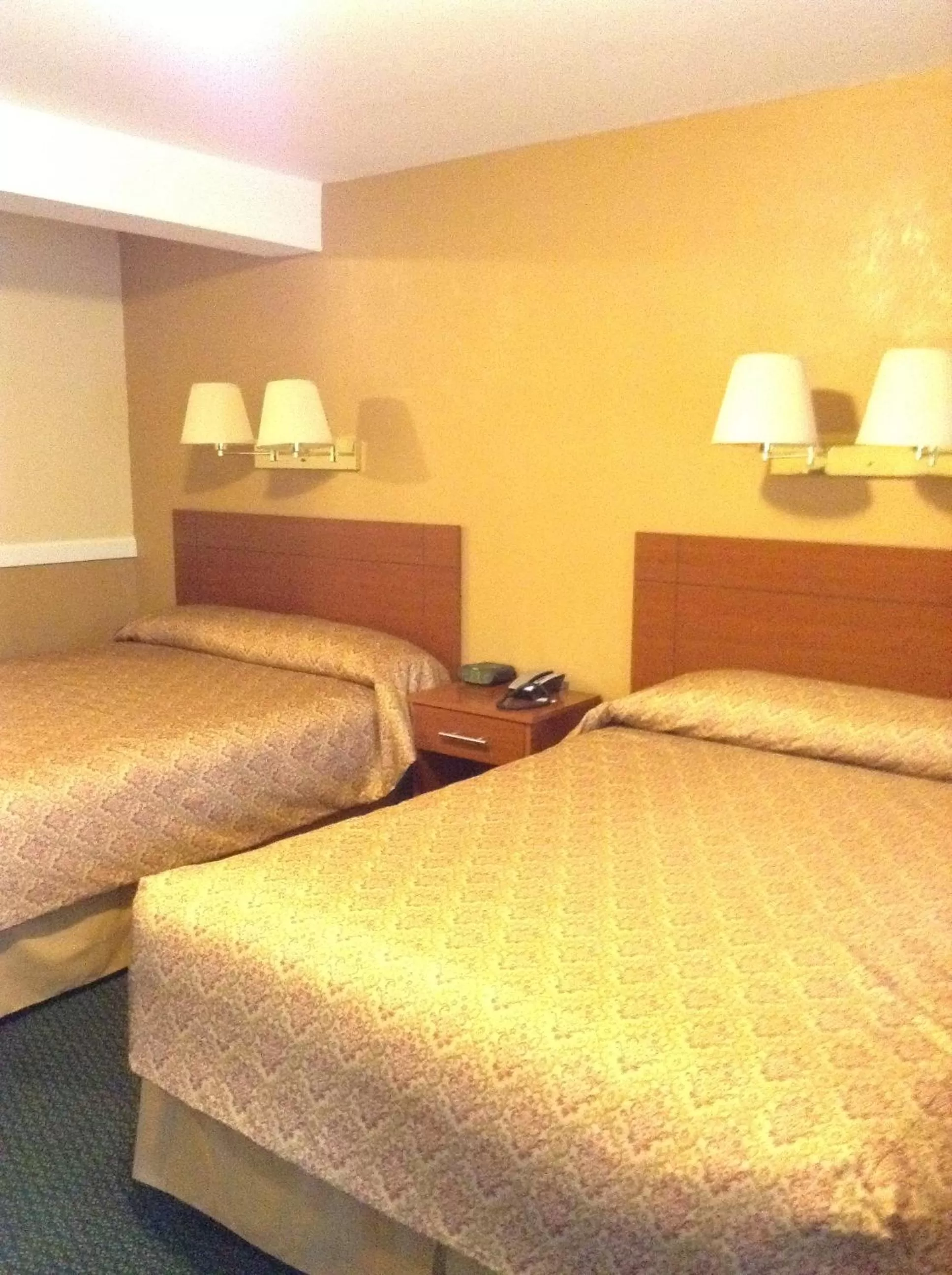 Queen Room with Two Queen Beds in Briarcliff Motel