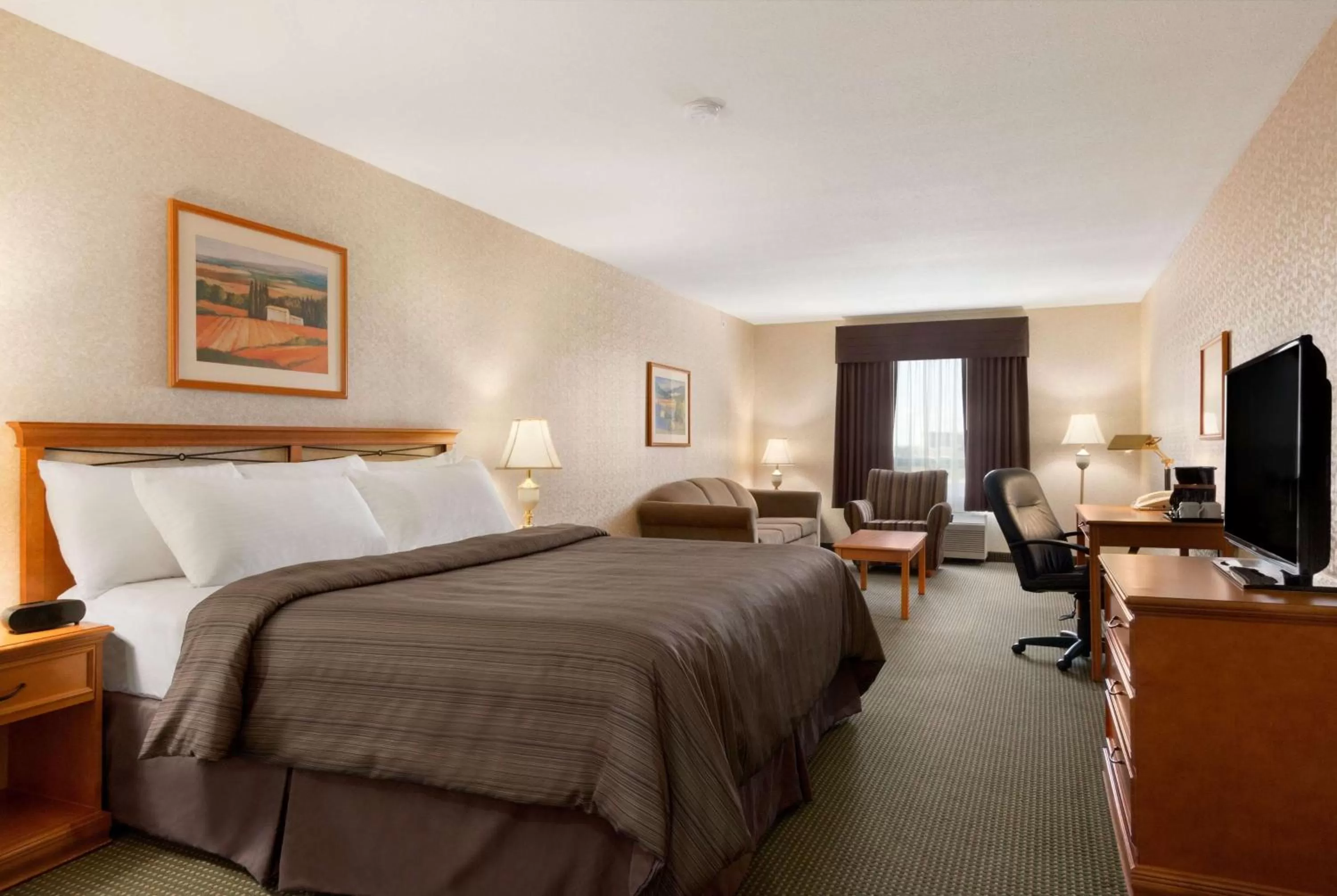 Deluxe King Room - Non-Smoking in Days Inn by Wyndham Saskatoon