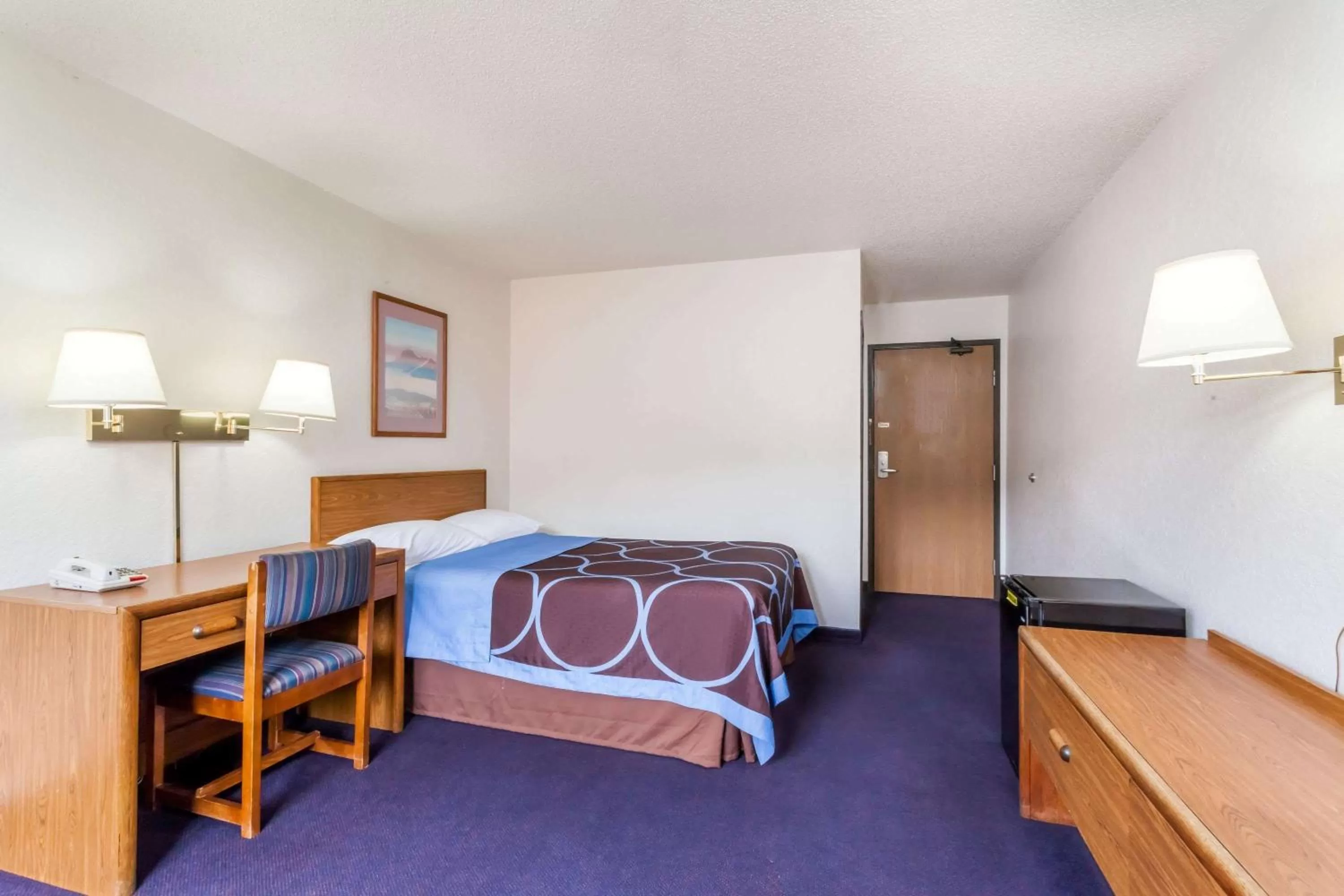 Double Room with Bath Tub - Mobility/Hearing Accessible - Non-Smoking in Super 8 by Wyndham Sidney NY