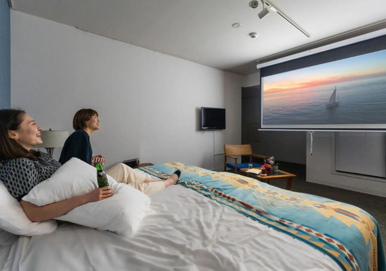 Theater Superior King or Twin Room with Private Bathroom - single occupancy in Hotel Graphy Nezu