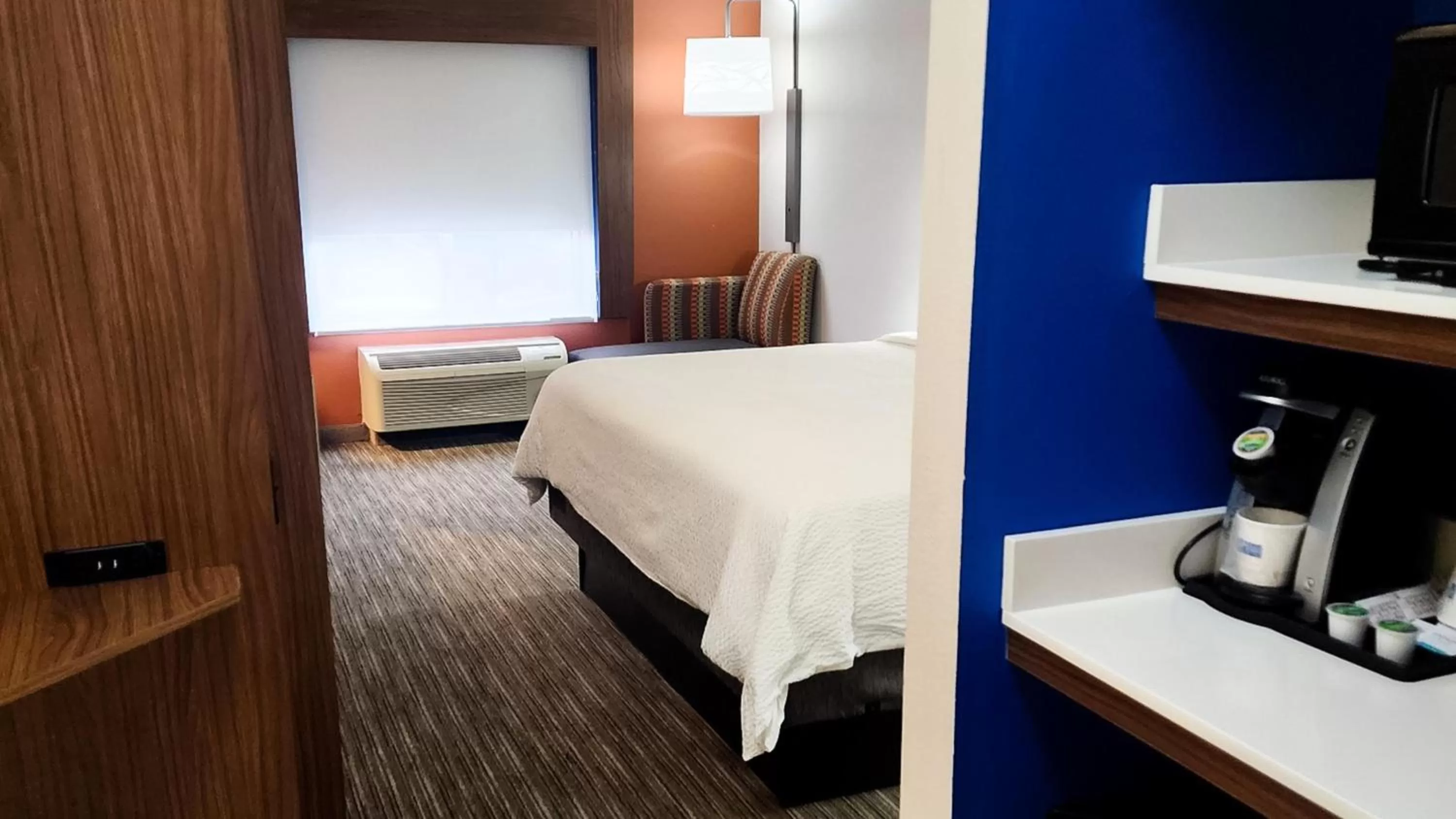 Standard King Room in Holiday Inn Express Hotel & Suites Chicago South Lansing by IHG