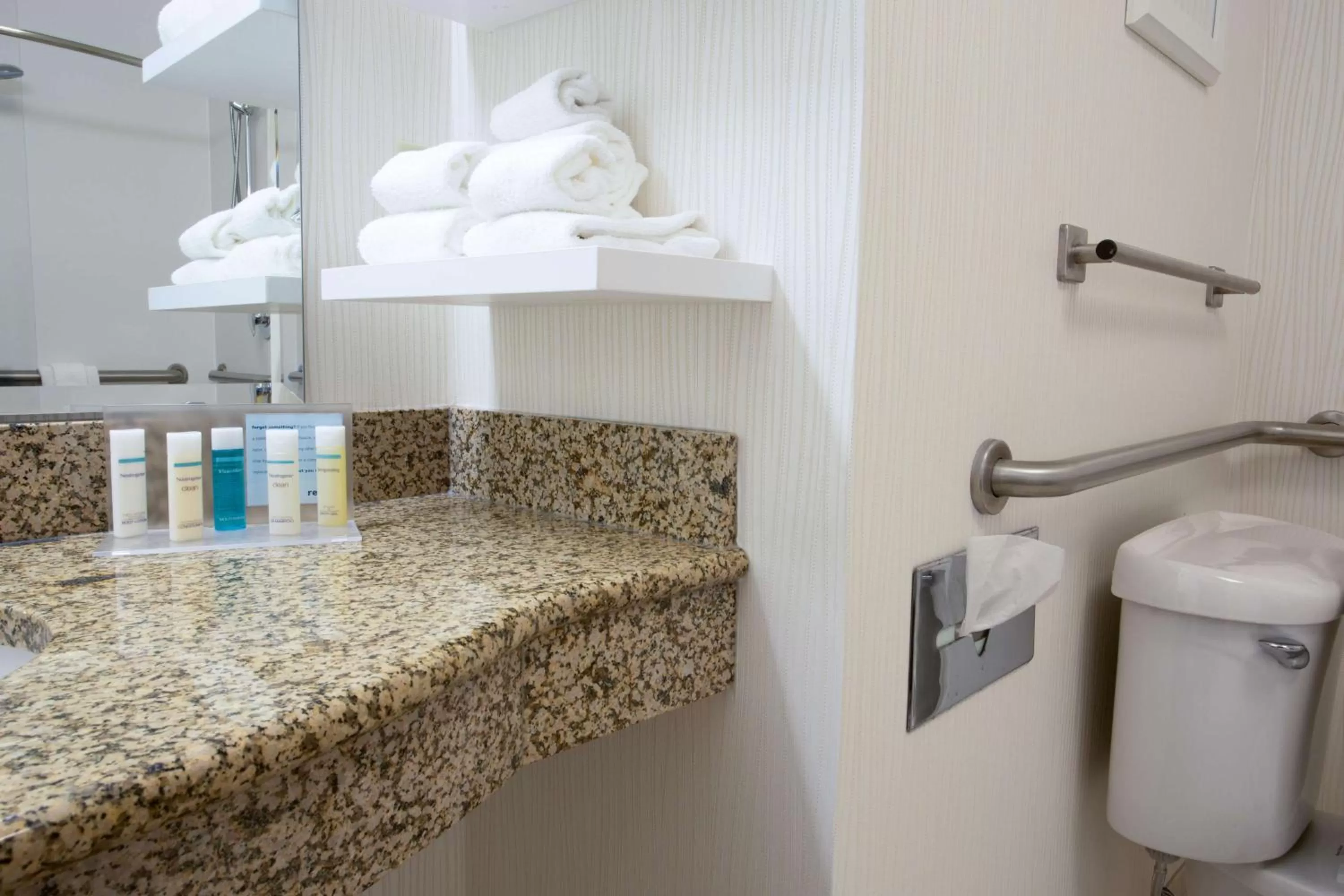 King Room - Mobility Access/Non-Smoking in Hampton Inn St. Louis Southwest