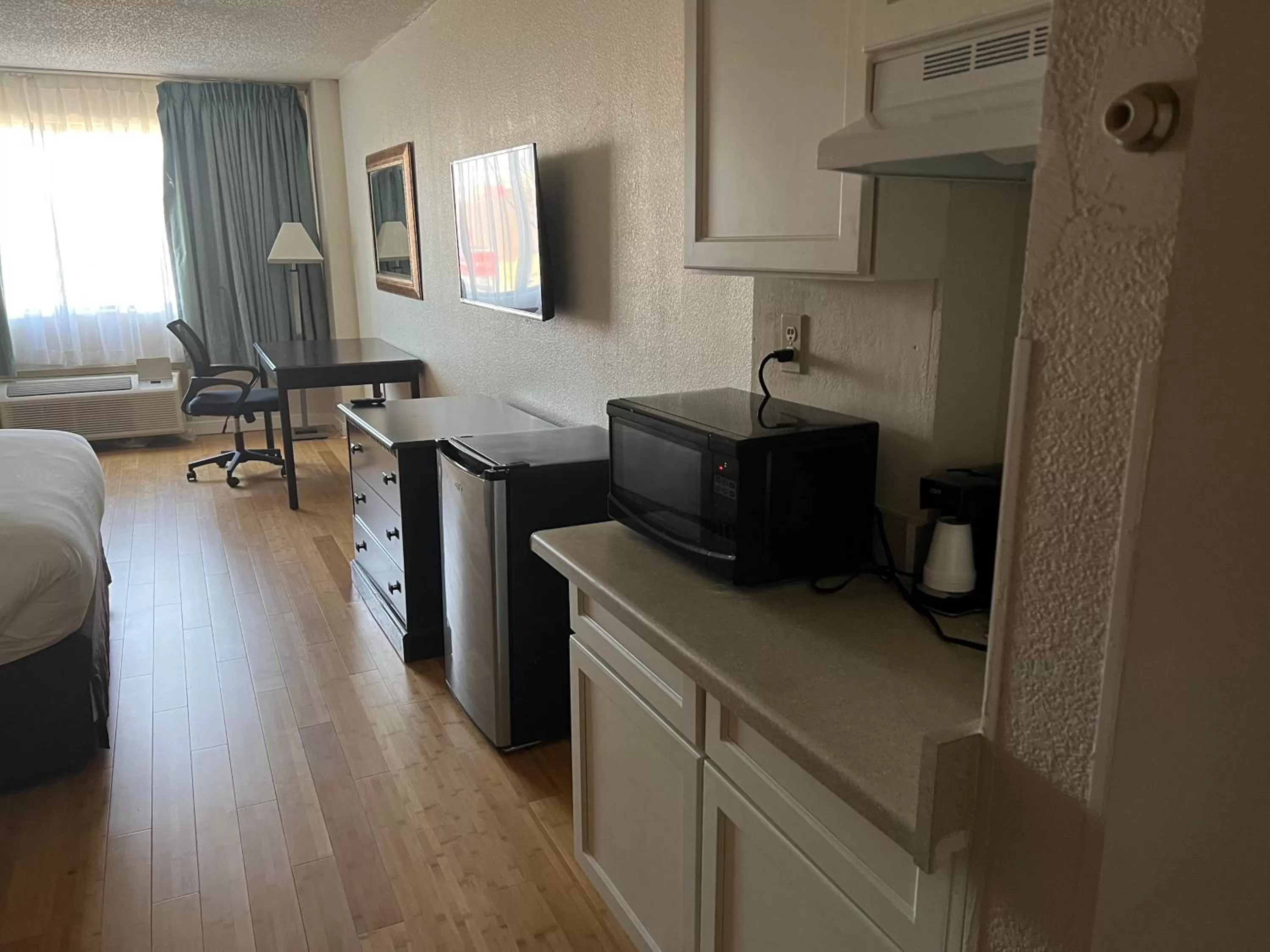 1 Queen Bed, Studio, Non-Smoking in Days Inn by Wyndham Sherman