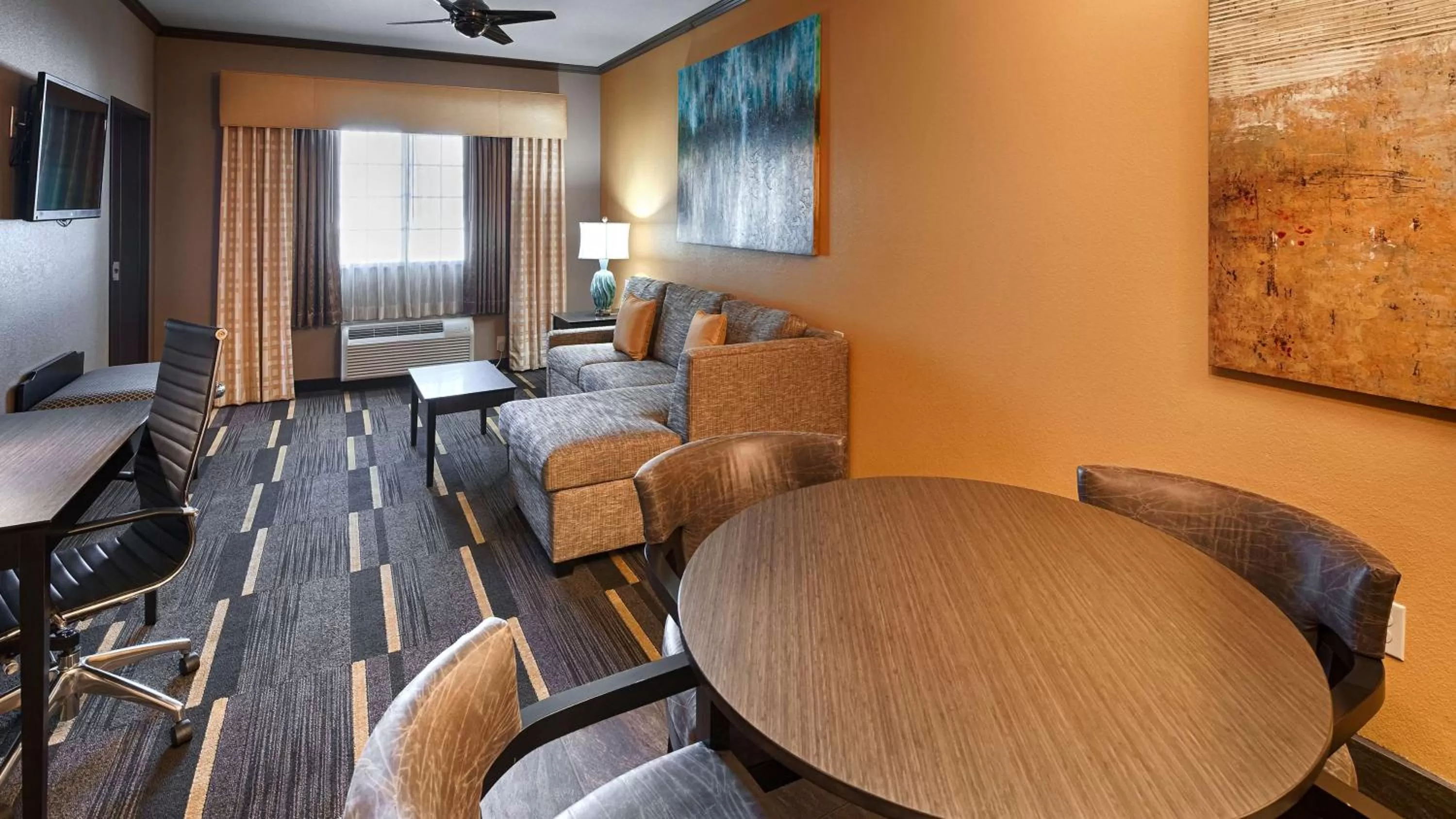 Deluxe King Suite - Disability Access in Best Western Plus Emerald Inn & Suites
