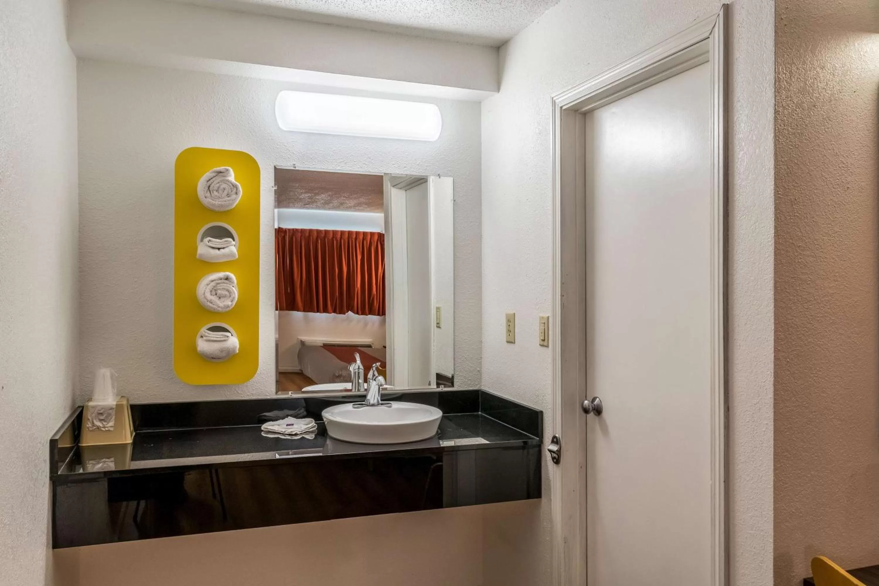 King Room - Non-Smoking in Motel 6 Florence, KY - Cincinnati Airport