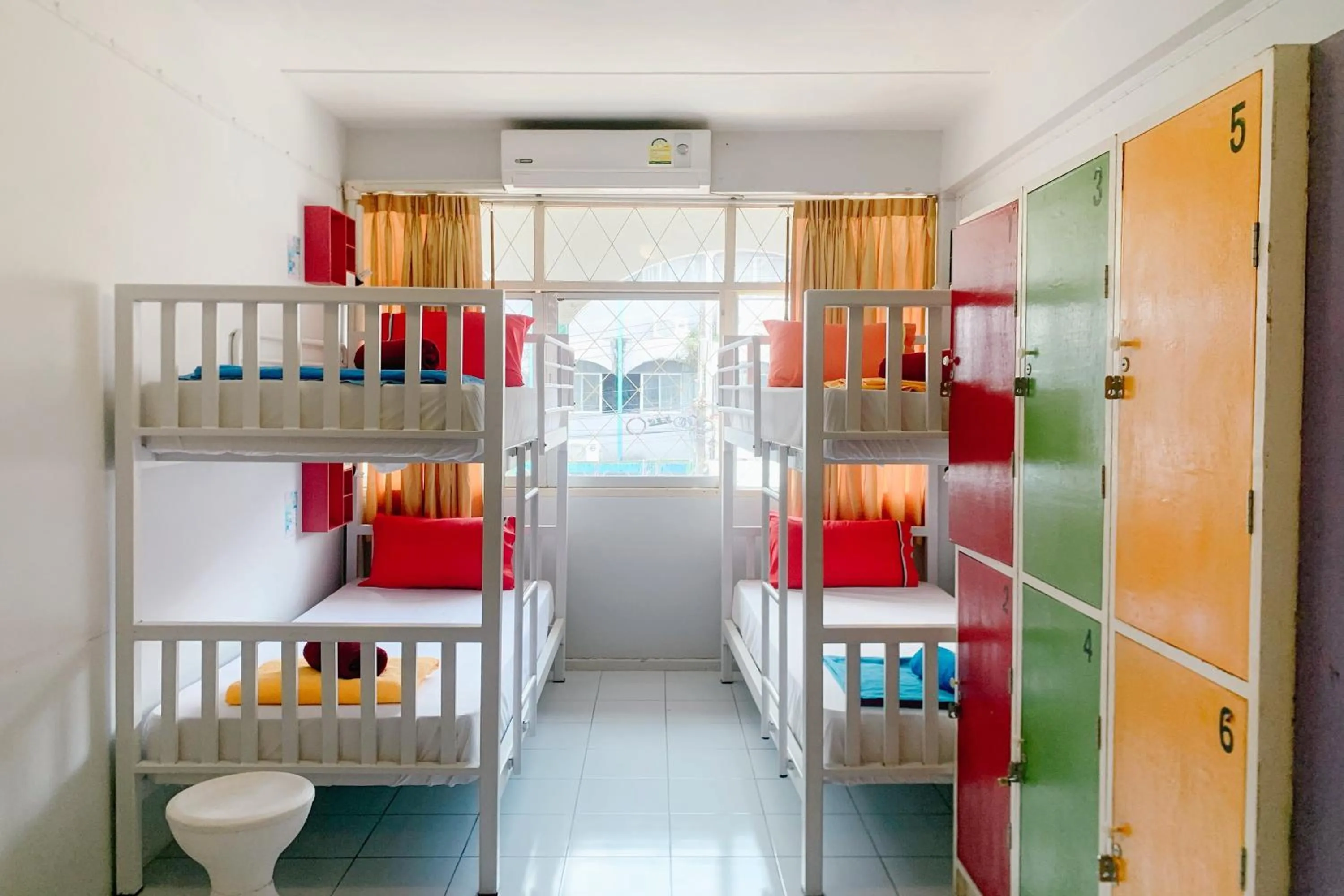 Bed in 8-Bed Mixed Dormitory Room in Sleep Sheep Phuket Hostel SHA