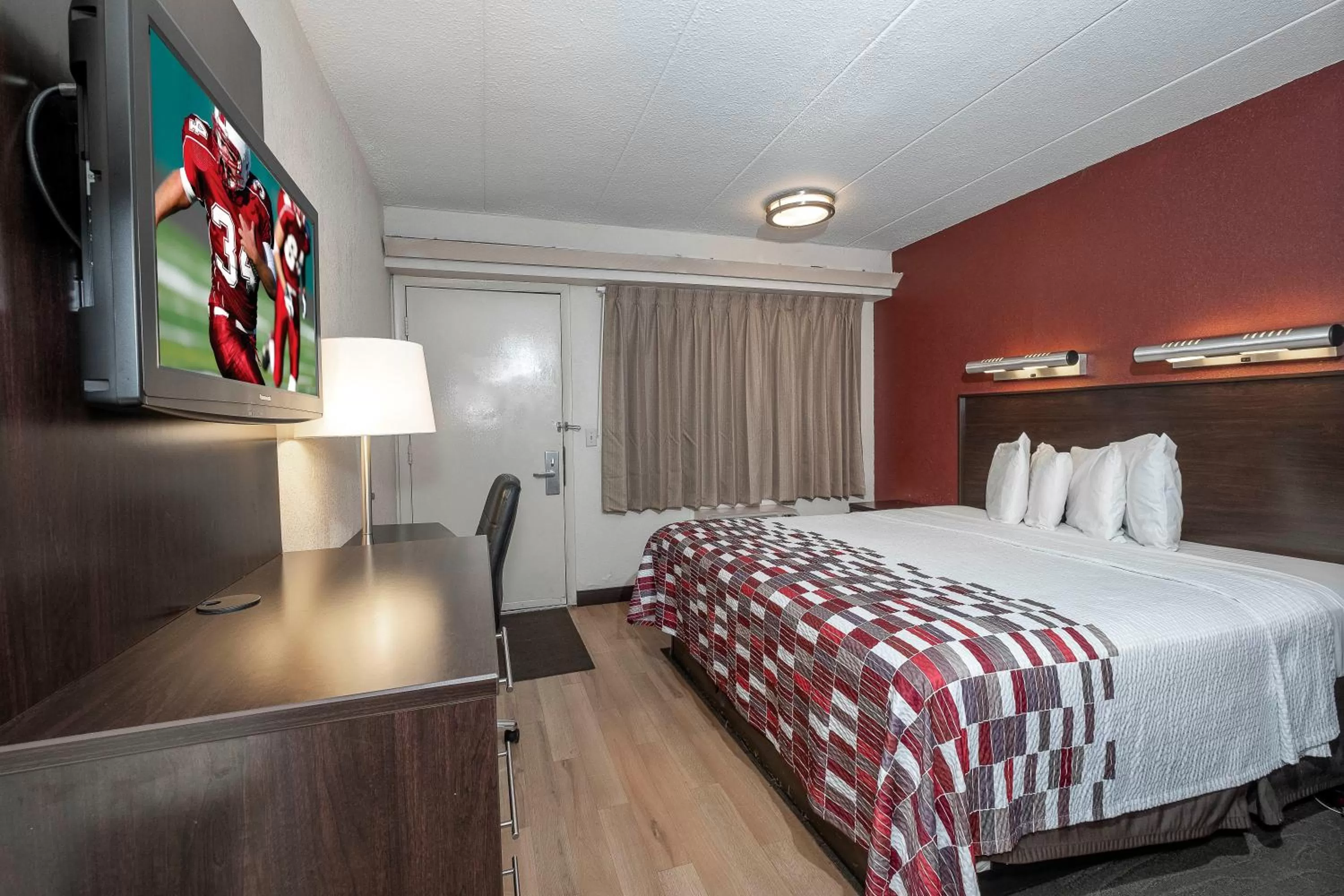 Standard King Room Smoke Free in Red Roof Inn Mt Laurel