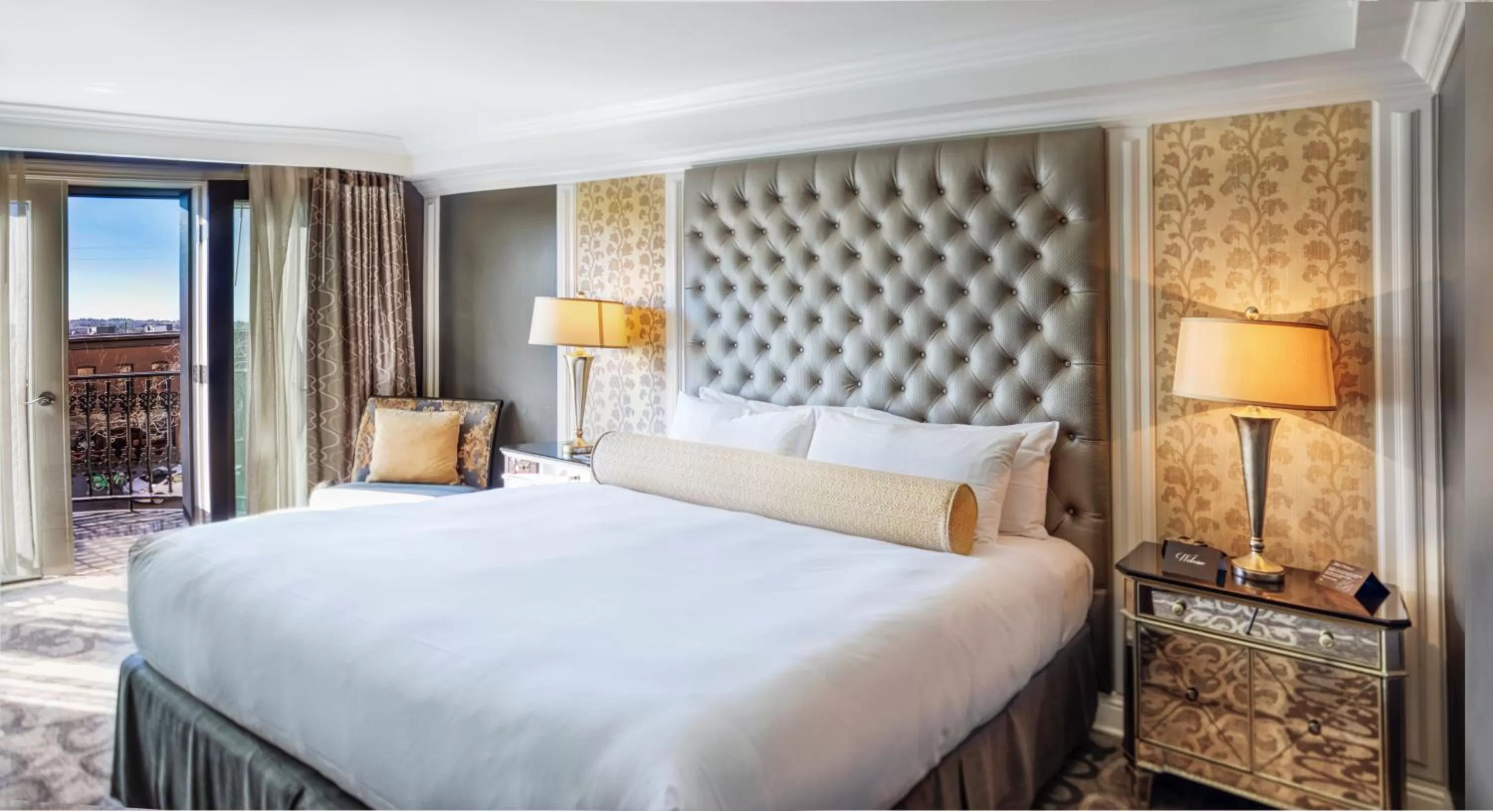 Standard King Room in Hotel Ballard