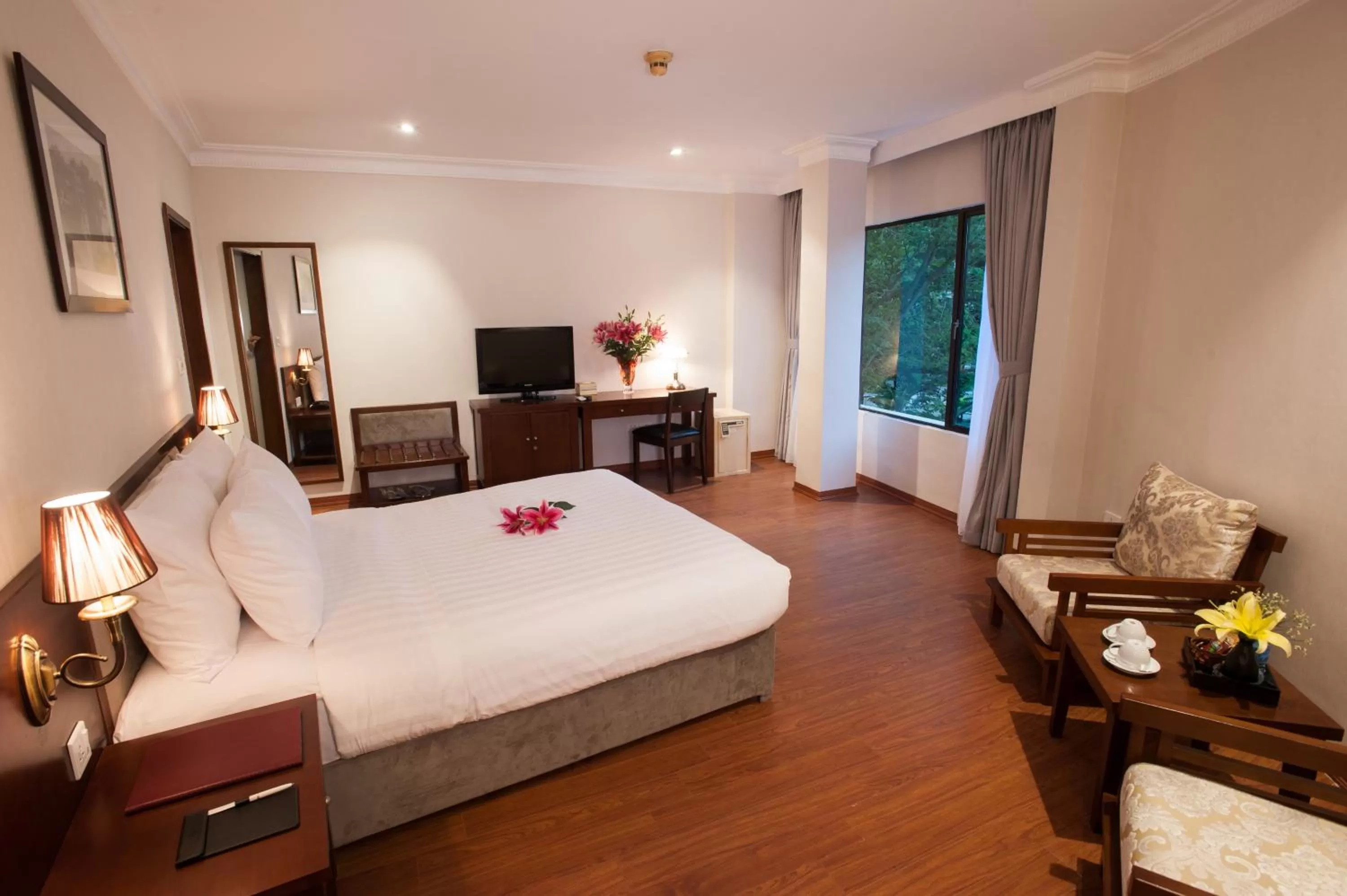 Junior Suite with City View in Mon Regency Hotel