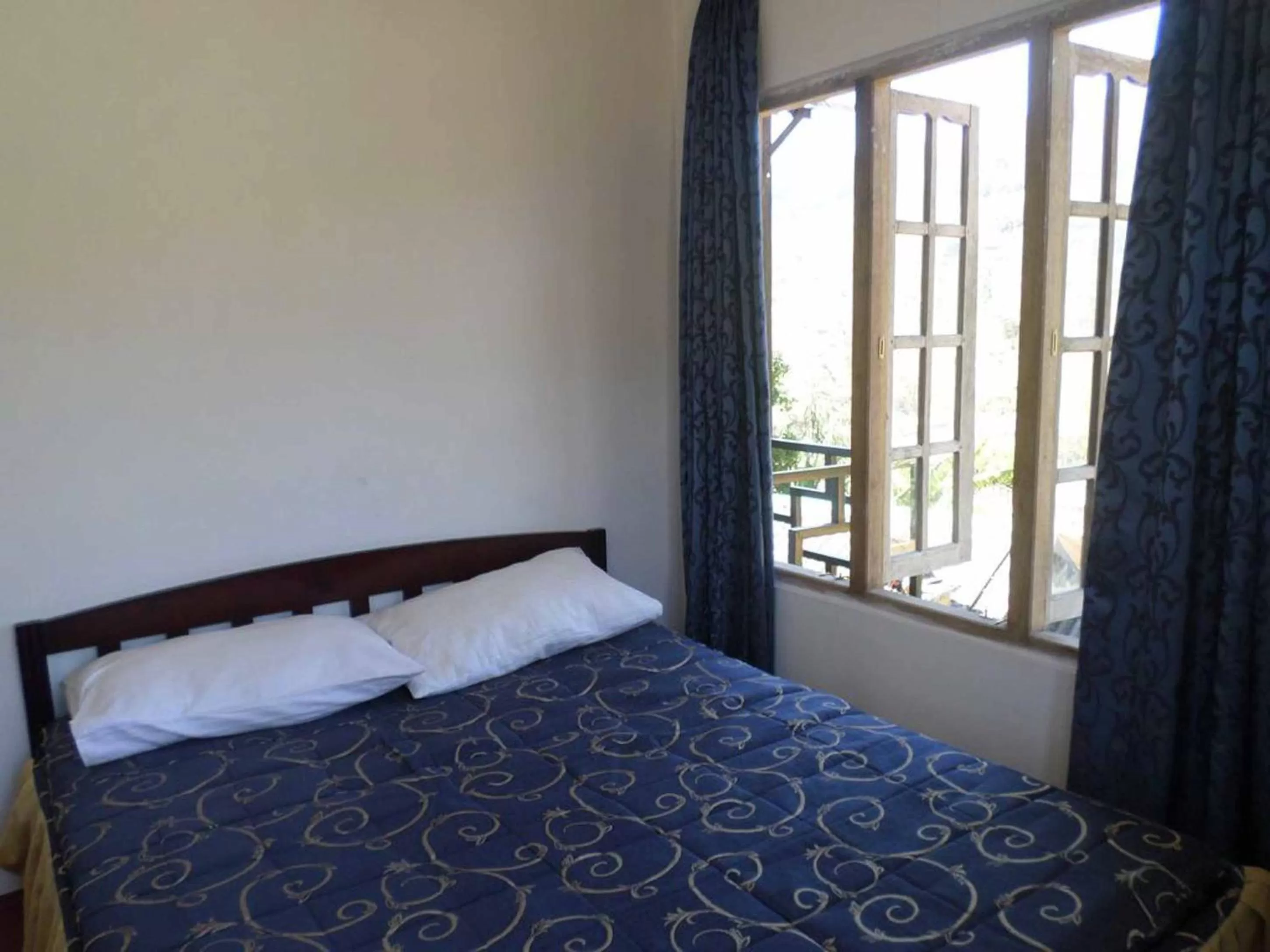 Double Room with Shared Bathroom in The Train View