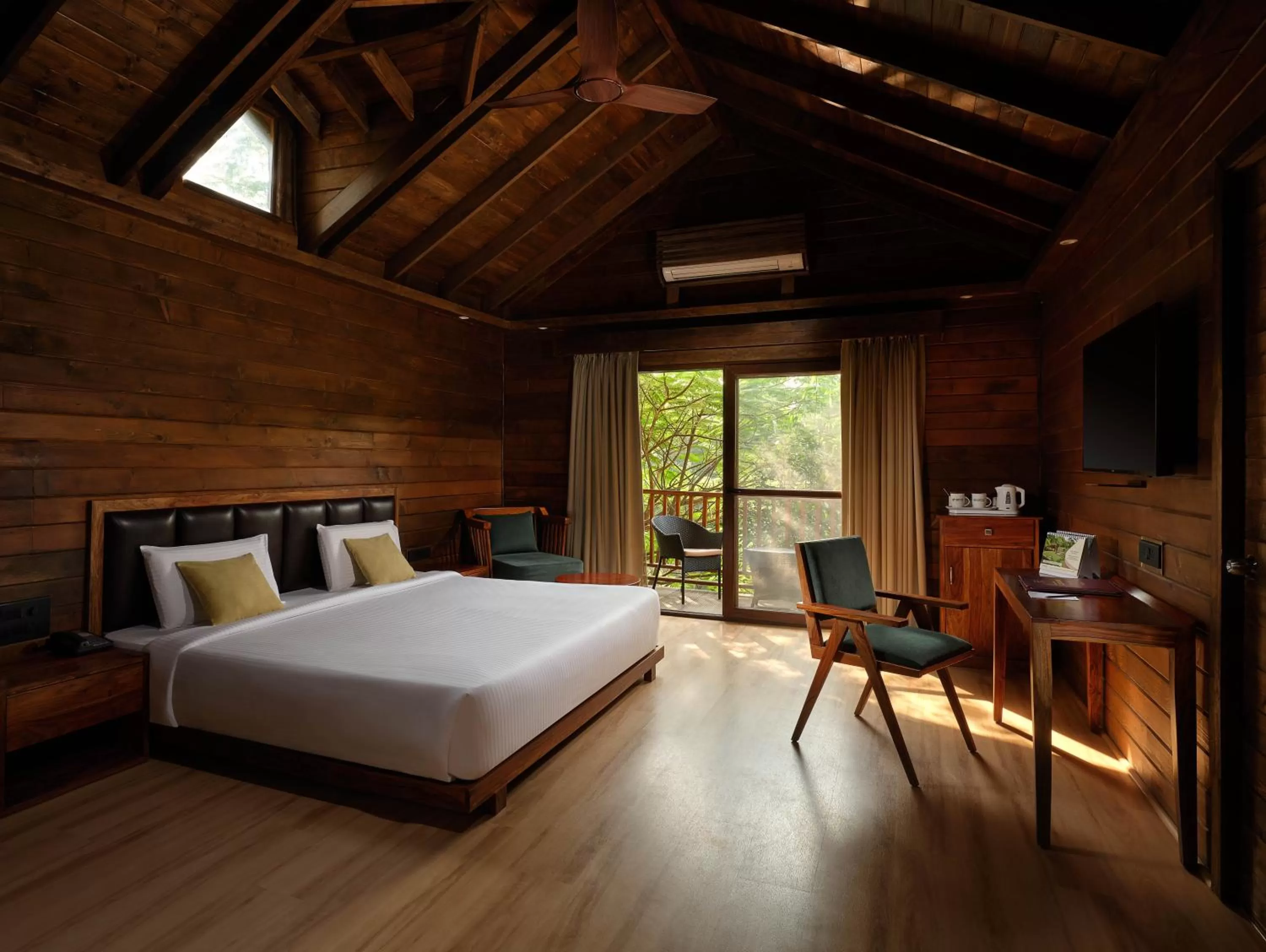 King Room with Balcony - 15% off on Buffet, 20% off on Spa and Laundry, Happy Hours from 11 AM to 7 PM in The Ananta Udaipur