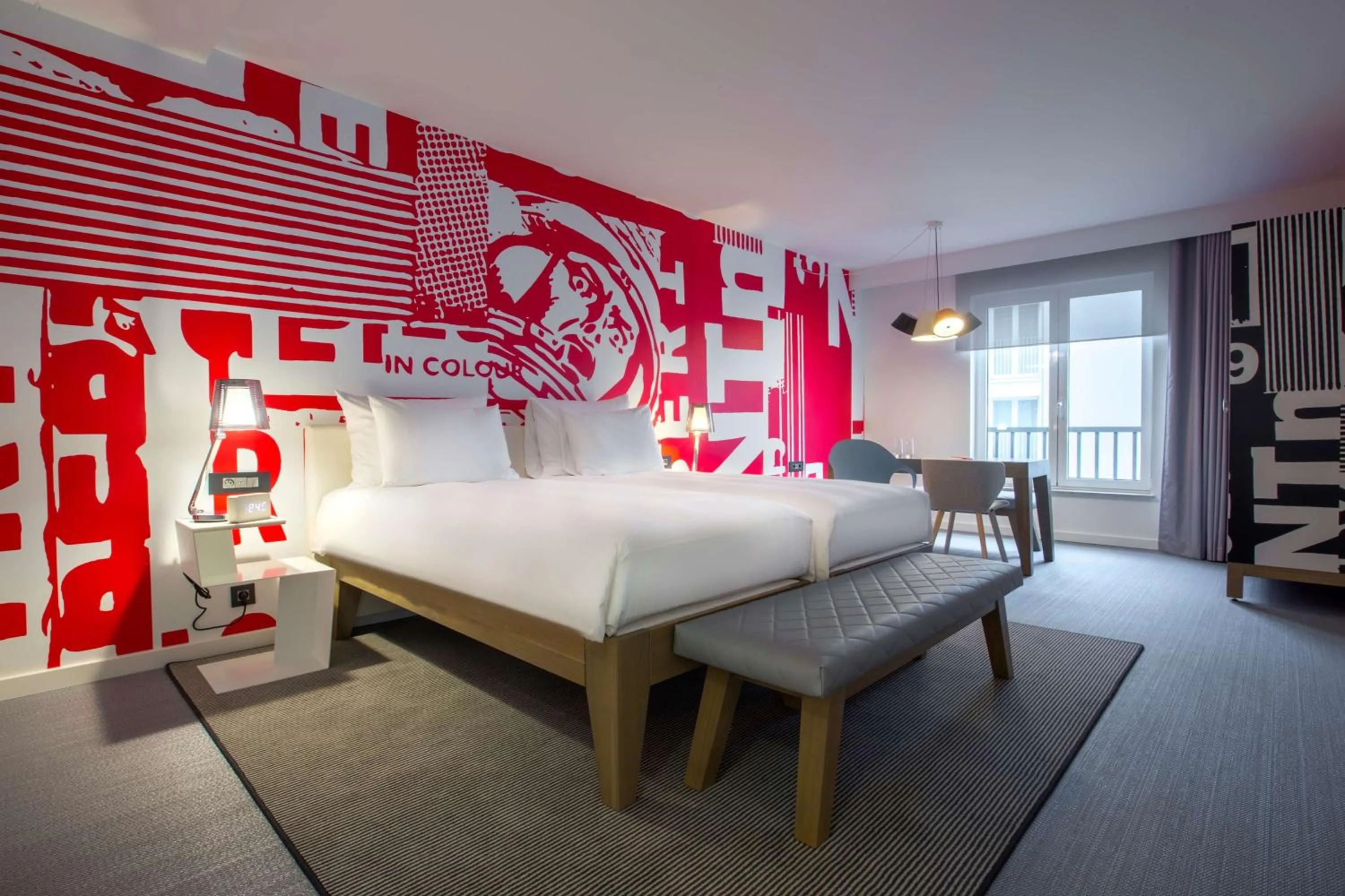 Photo of the whole room, Bed in Radisson RED Brussels