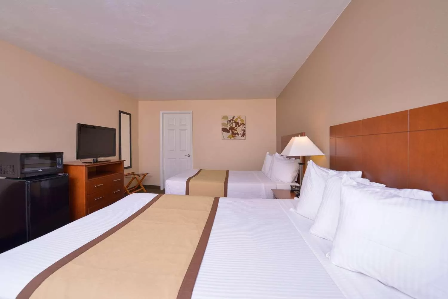 Double Room with Two Double Beds - Poolside in Quality Inn & Suites Williamsport