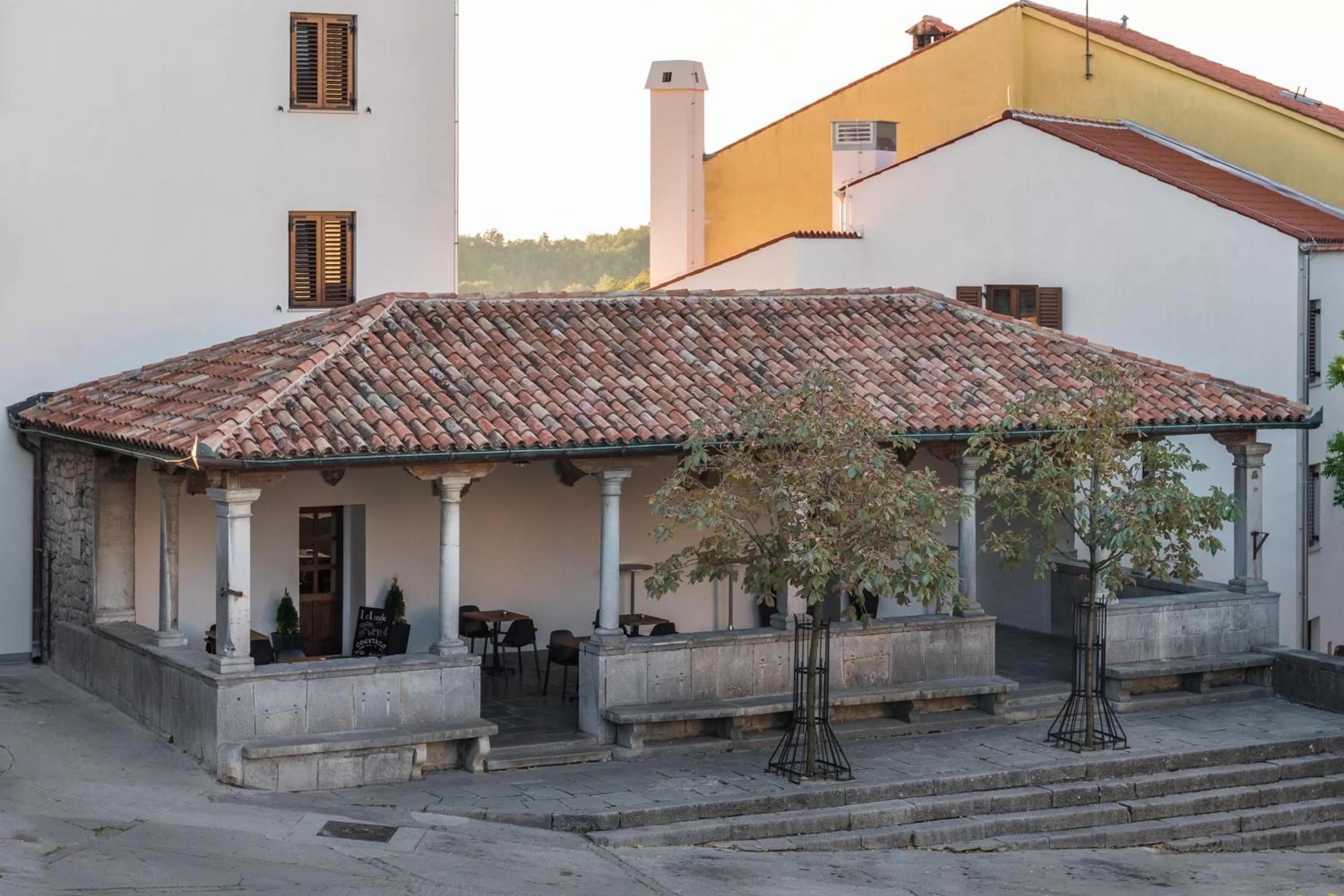 Property building in La Loggia