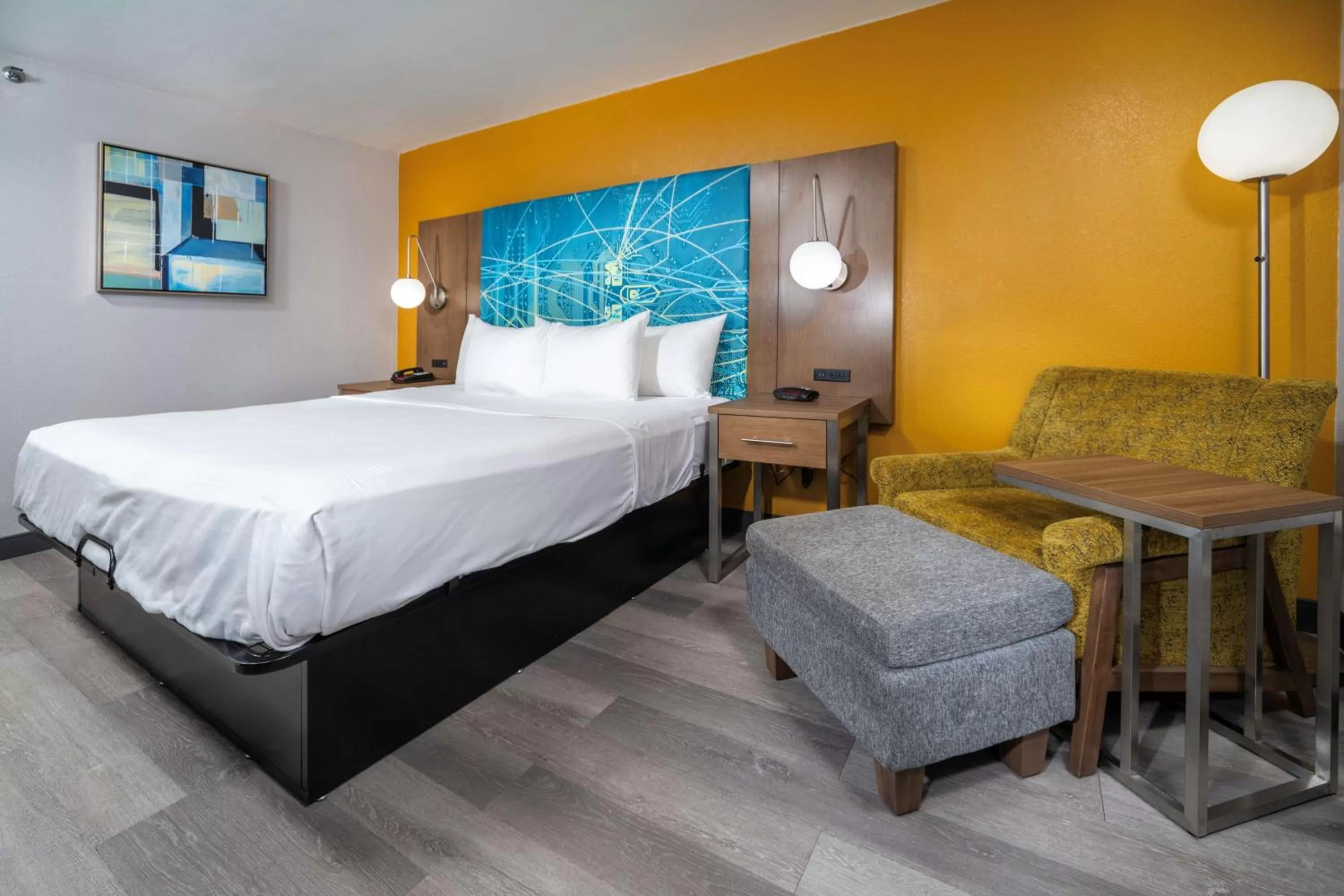 King Room with Mobility Accessible Tub in Best Western Plus Raleigh Crabtree Valley Hotel