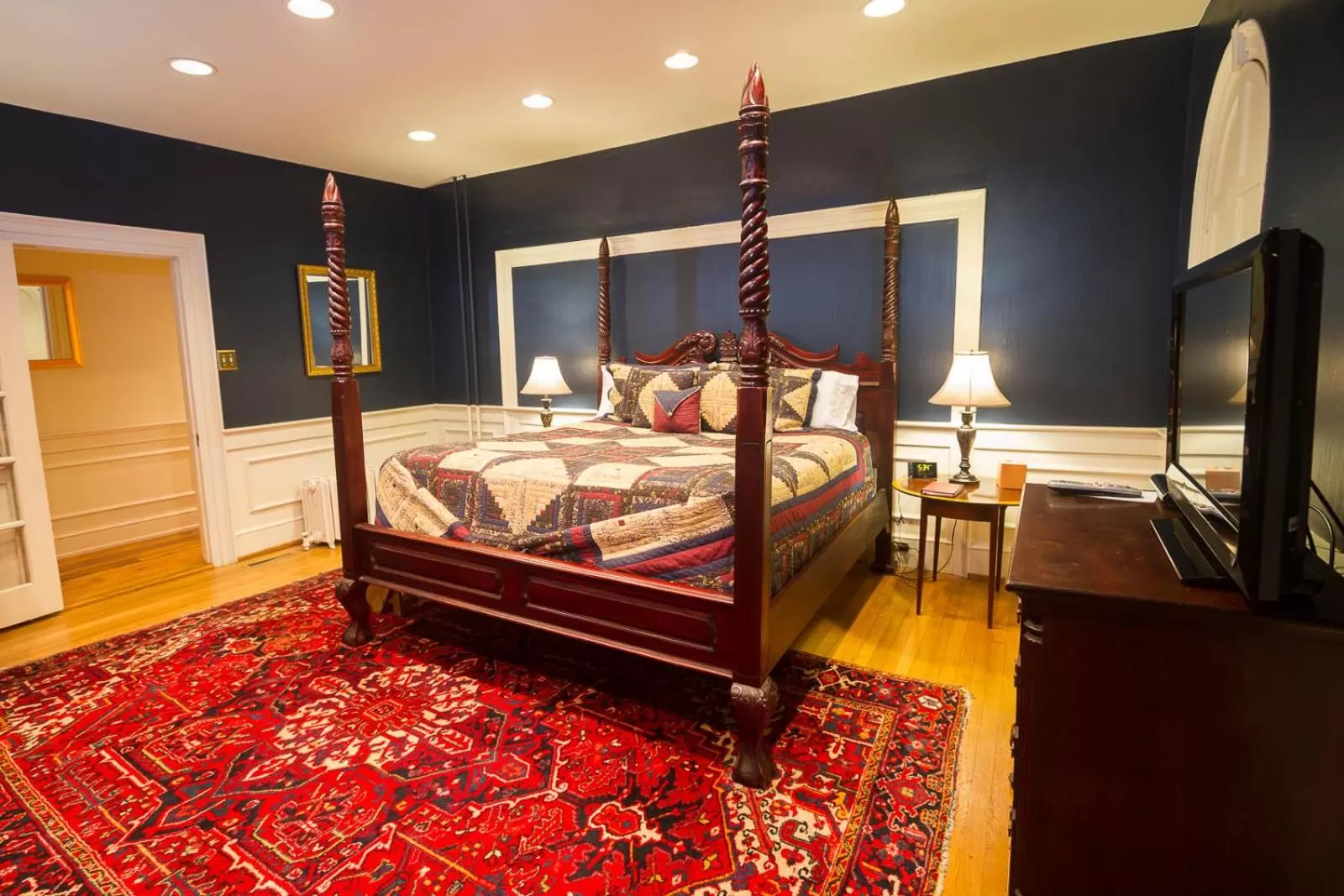 Mary Juliet Suite (first floor) in The Inn at Lincoln Square