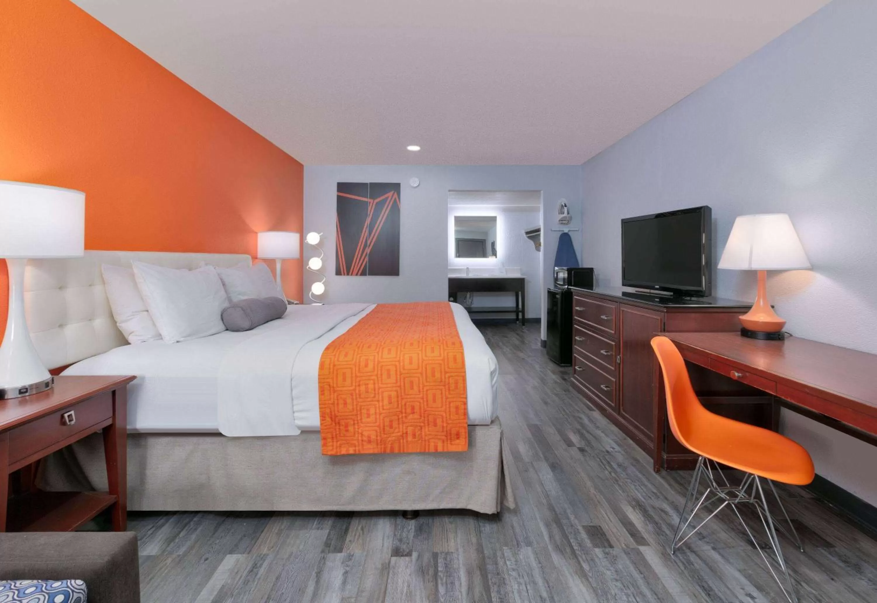 King Room - Smoking  in Howard Johnson by Wyndham San Marcos