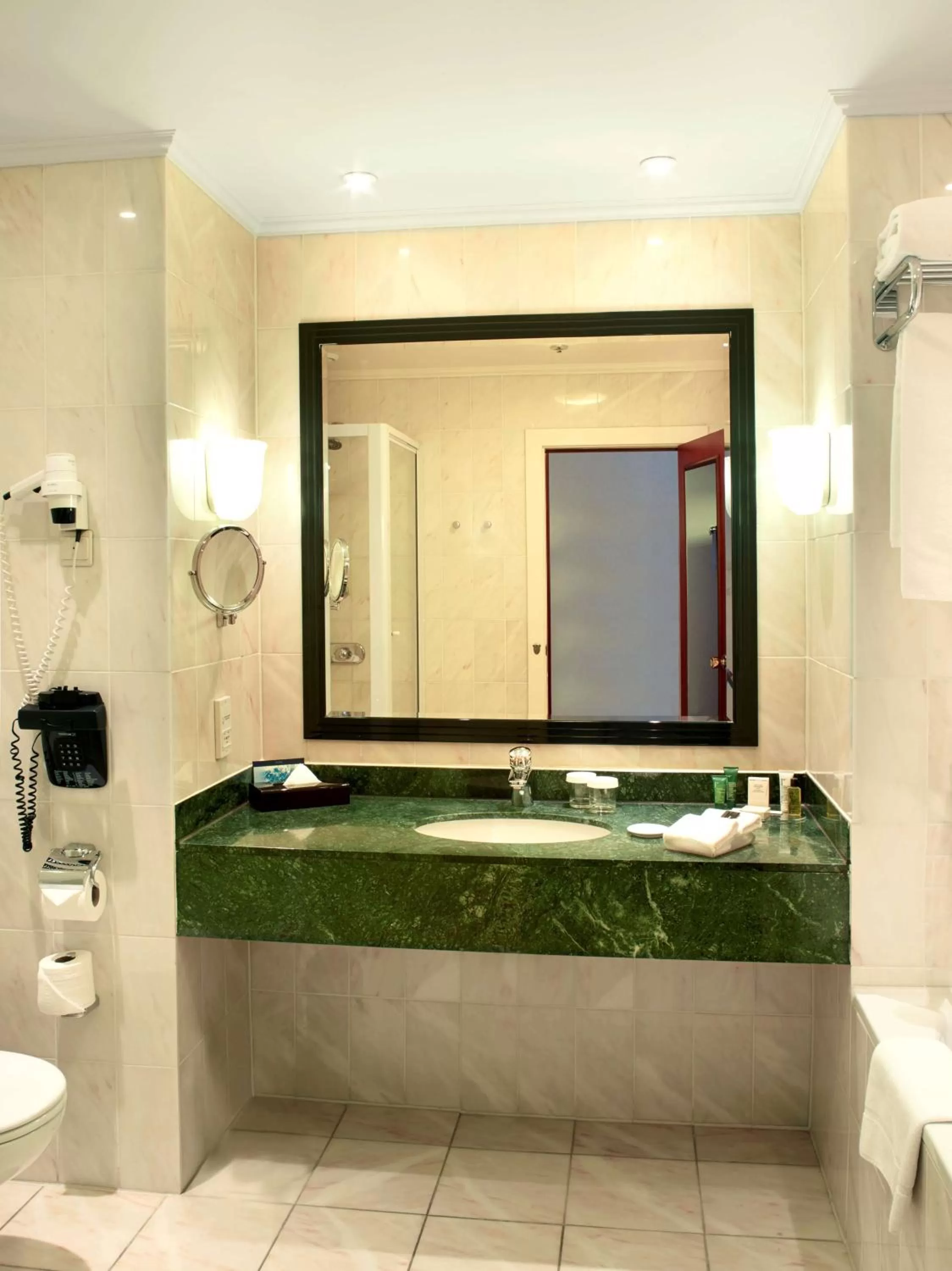 Executive King Room with Two King Beds in Hilton Antwerp Old Town