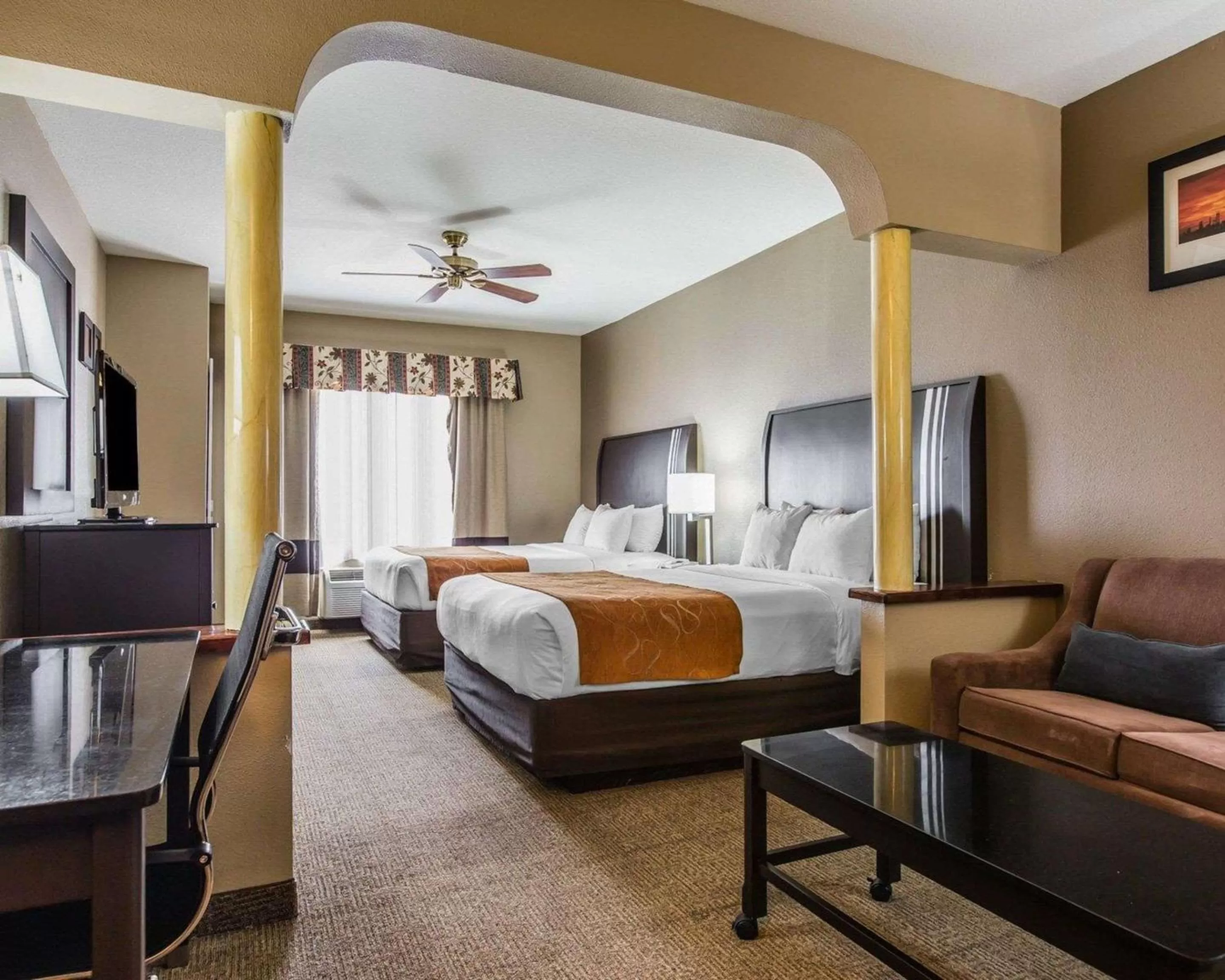 Queen Room with Two Queen Beds - Non-Smoking in Comfort Suites Bakersfield