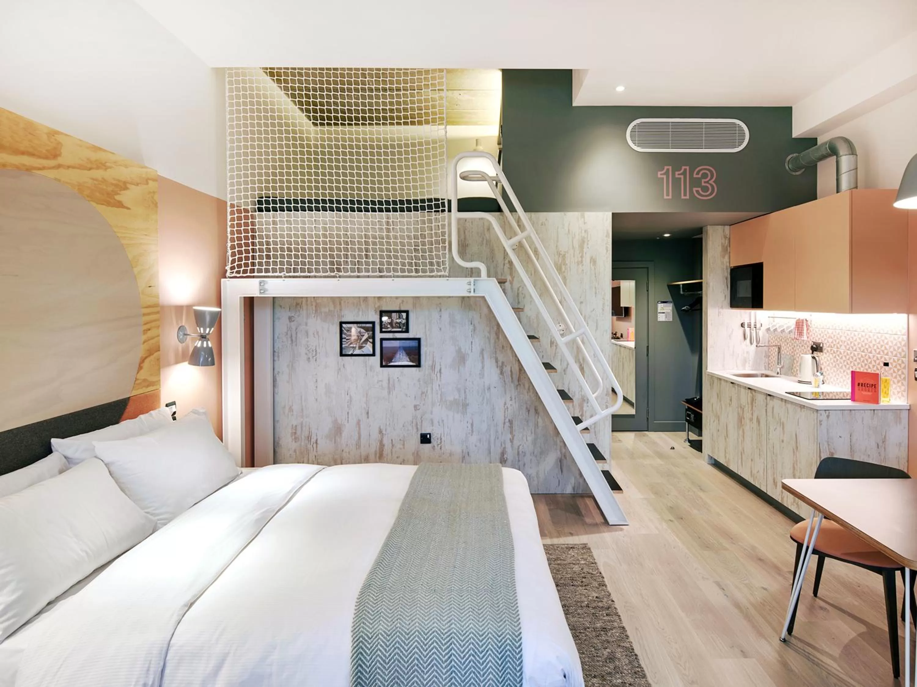 Master Loft in room2 Southampton Hometel