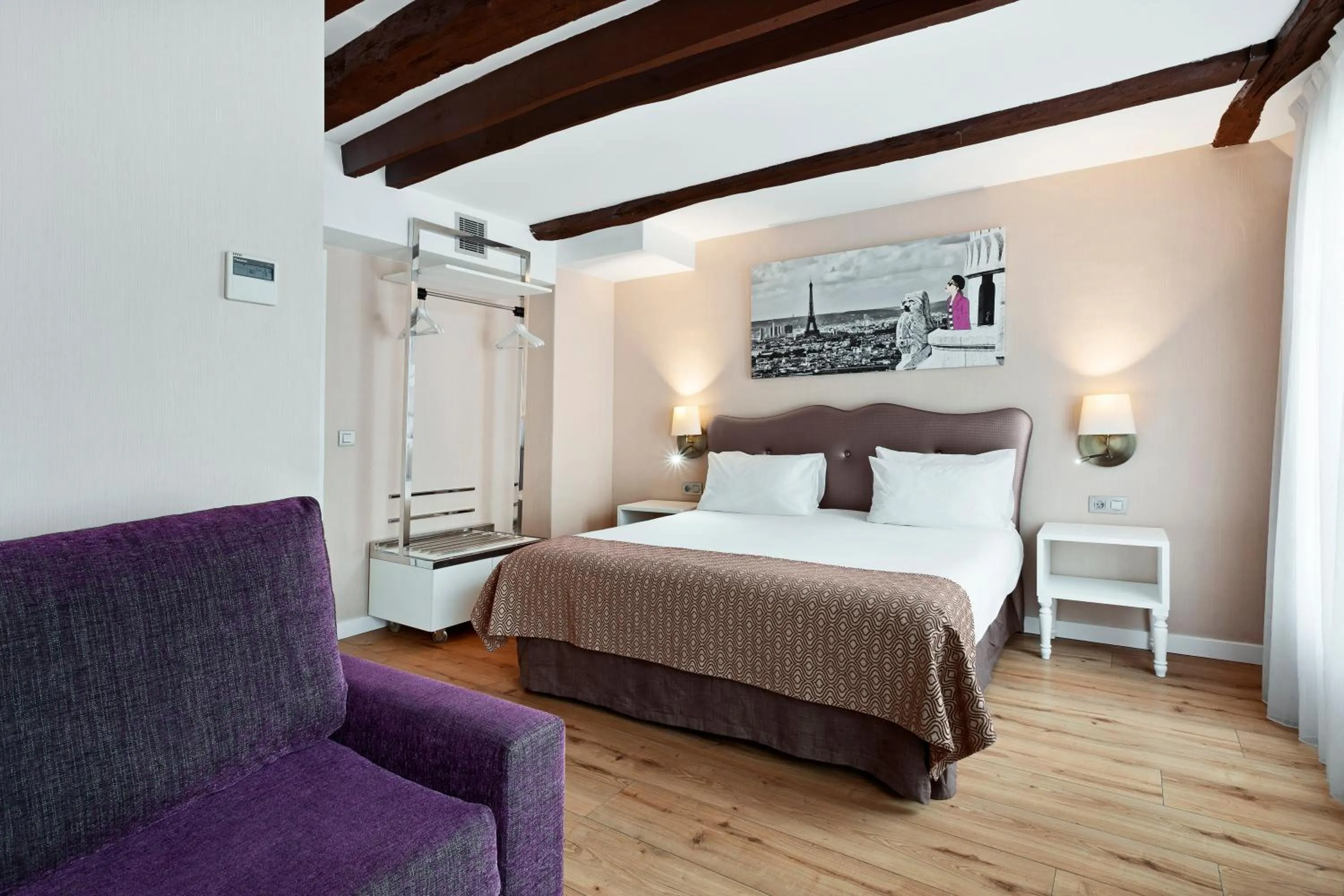 Photo of the whole room, Bed in Exe Paris Centre