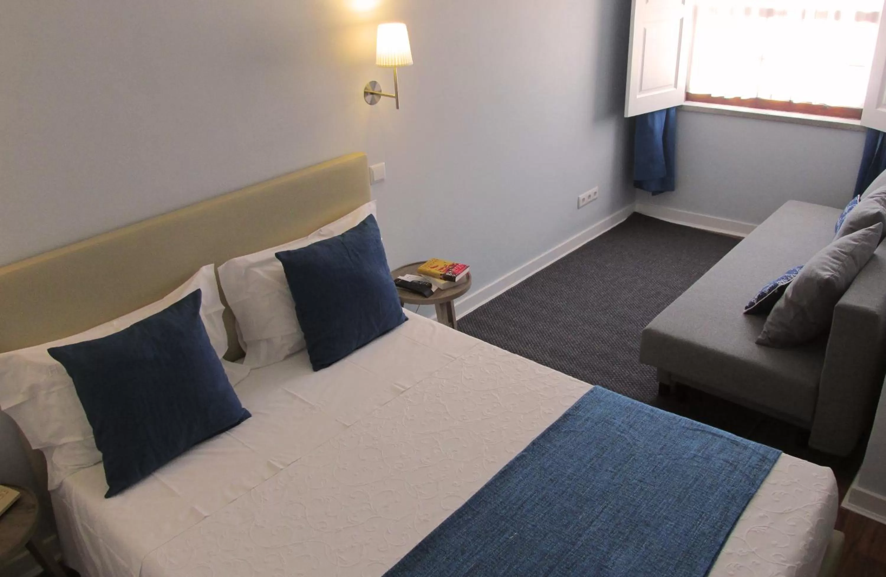 Double Room with Extra Bed in Hotel Jardim Viana do Castelo