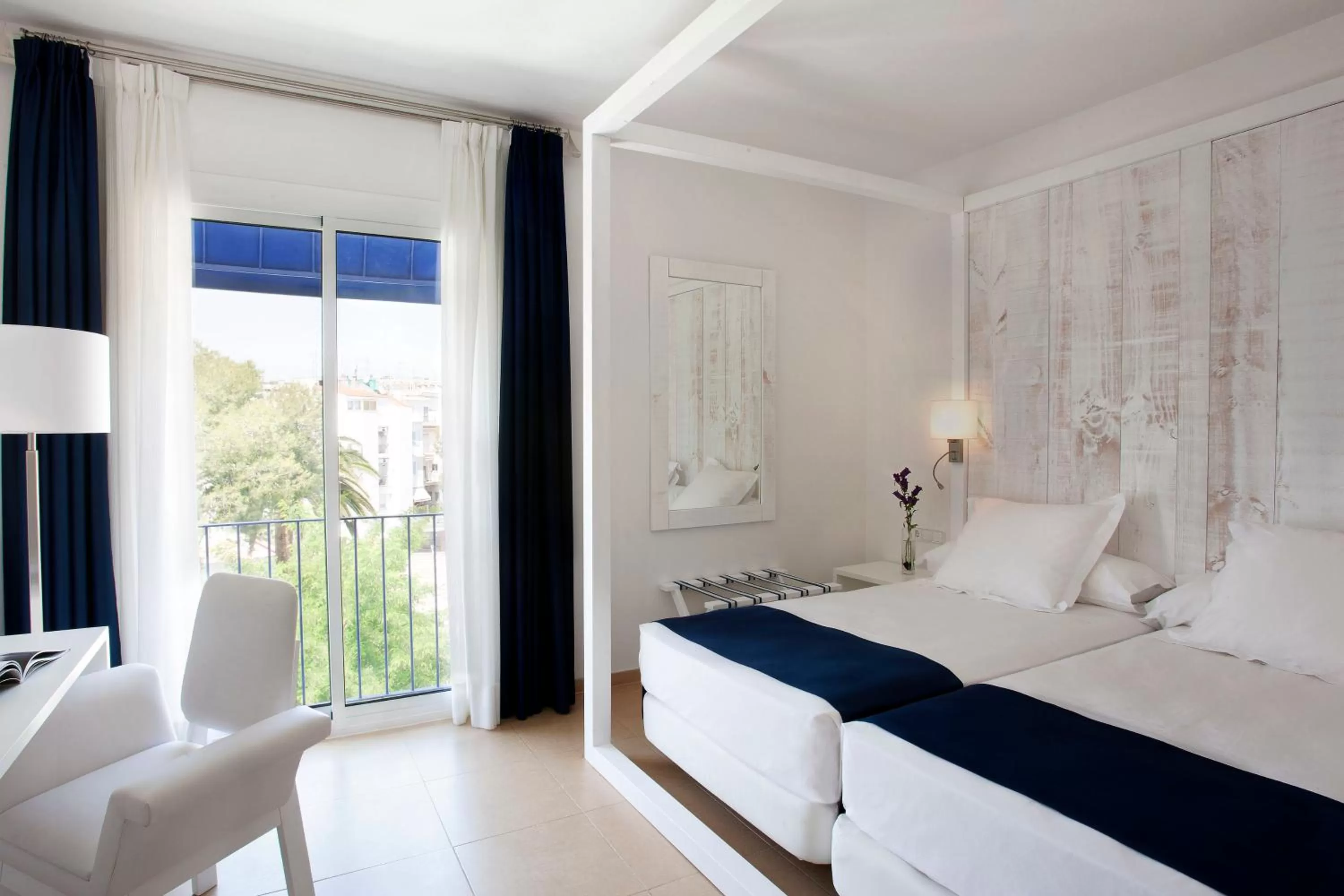 Double or Twin Room with Garden View in Hotel Medium Sitges Park