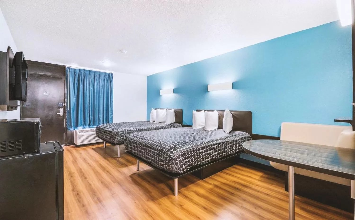 Deluxe Queen Suite in Budget Inn Beeville