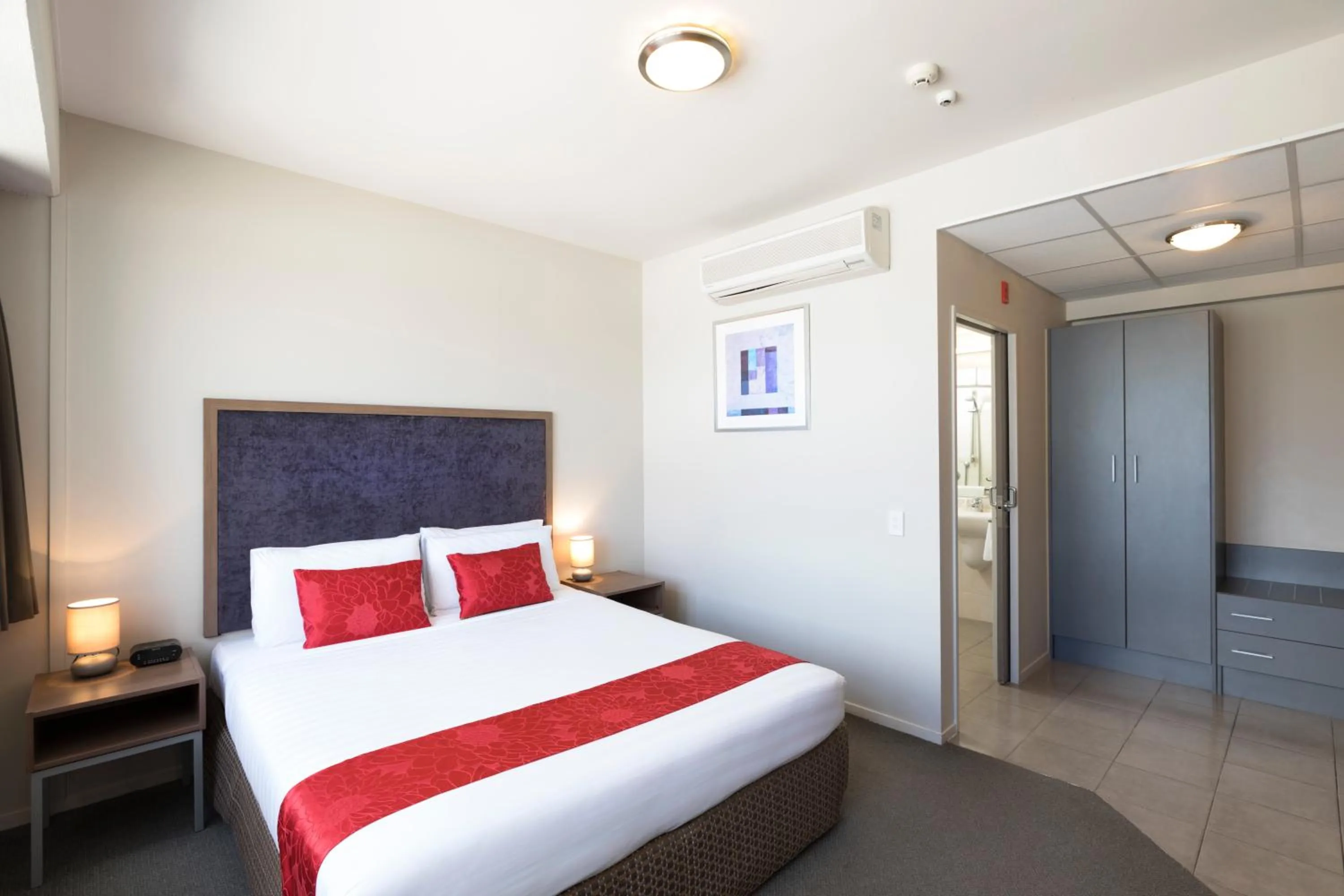 Studio - Disability Access in Quality Suites Central Square