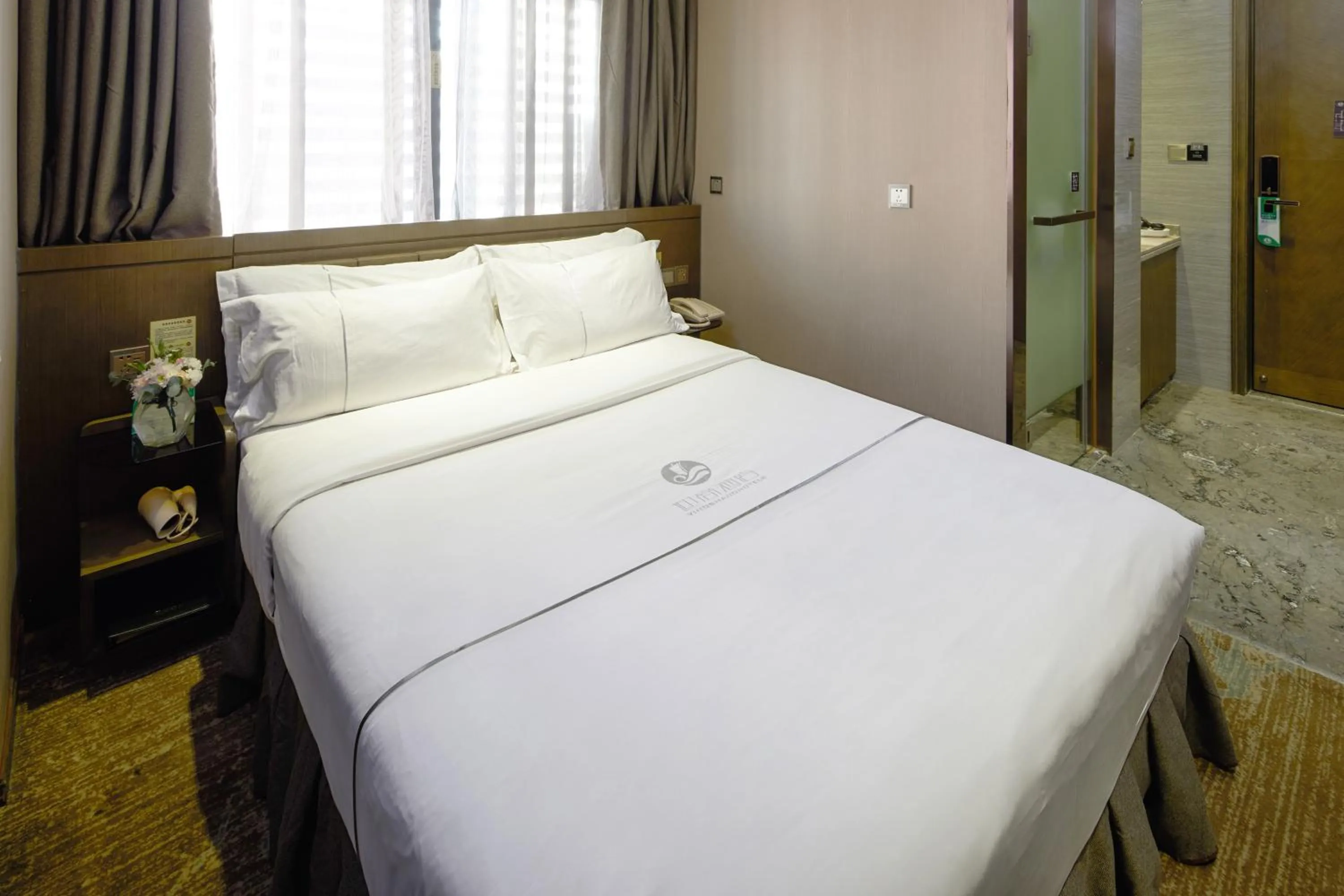 Queen Room in INSAIL Hotel (Shenzhen Dongmen Branch)