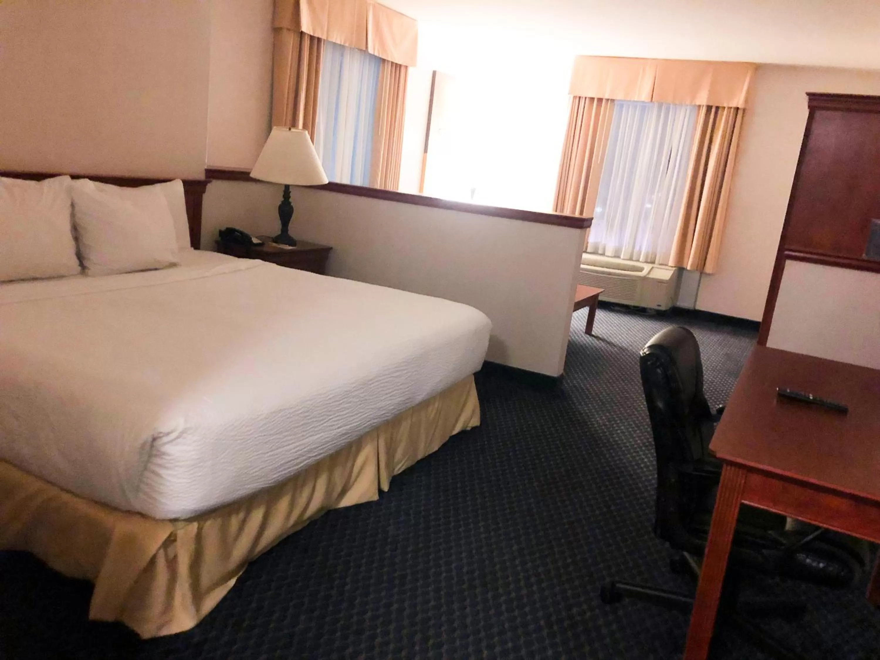 King Room with Sofa Bed in Days Inn by Wyndham Niagara Falls Centre St By the Falls