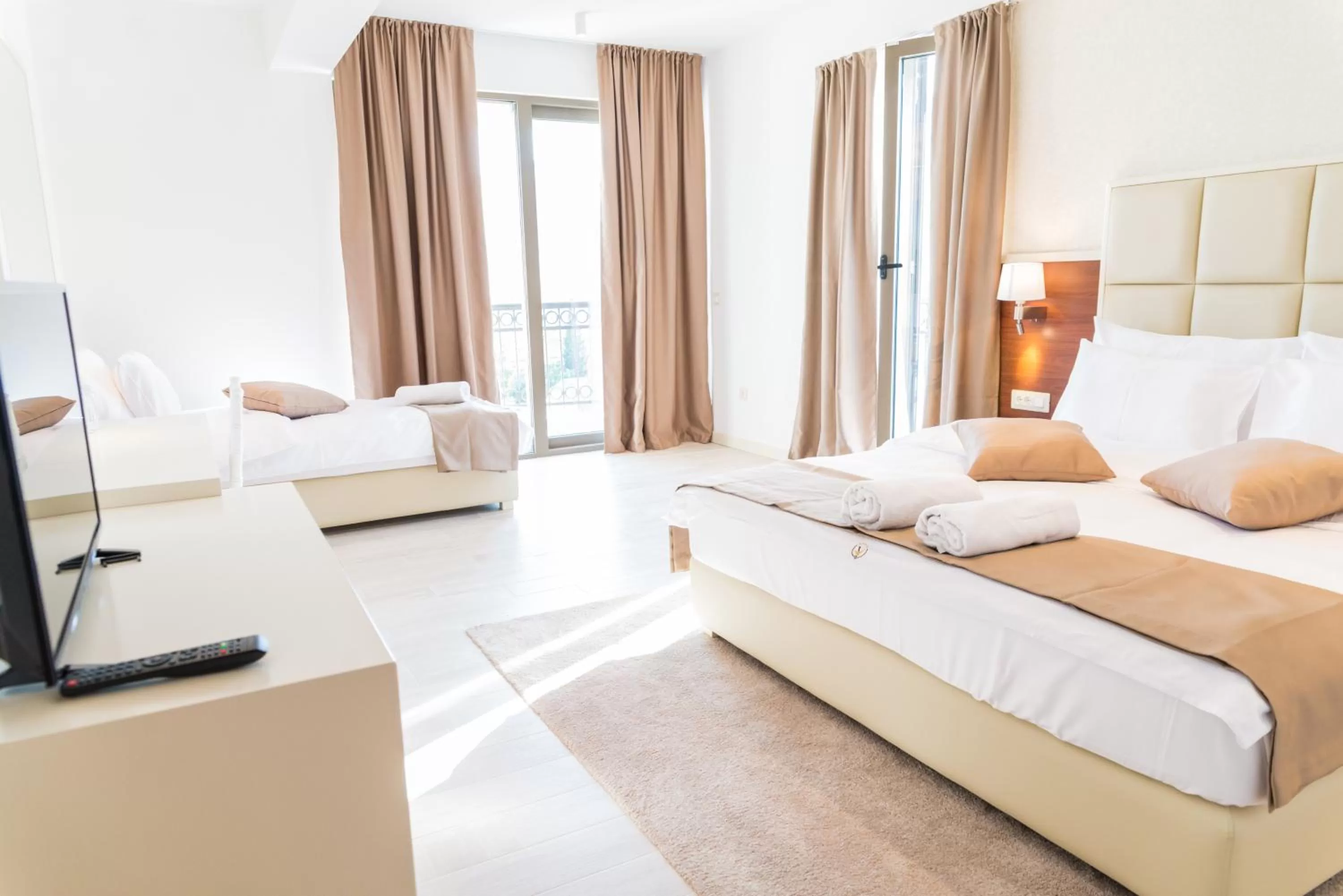 Deluxe Family Room in Hotel Kadmo by Aycon