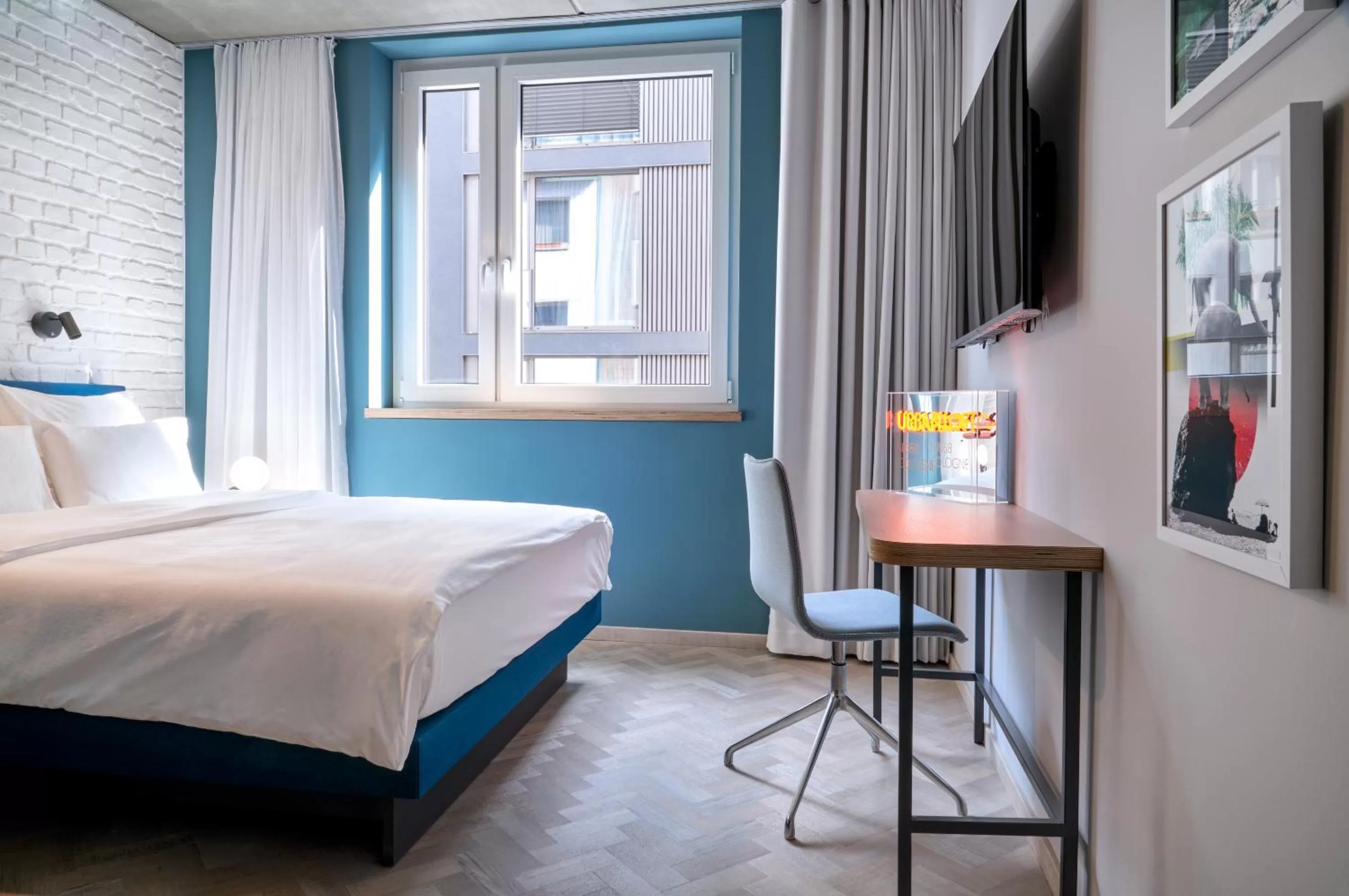 Large Double Room - "Urban Space" in URBAN LOFT Cologne