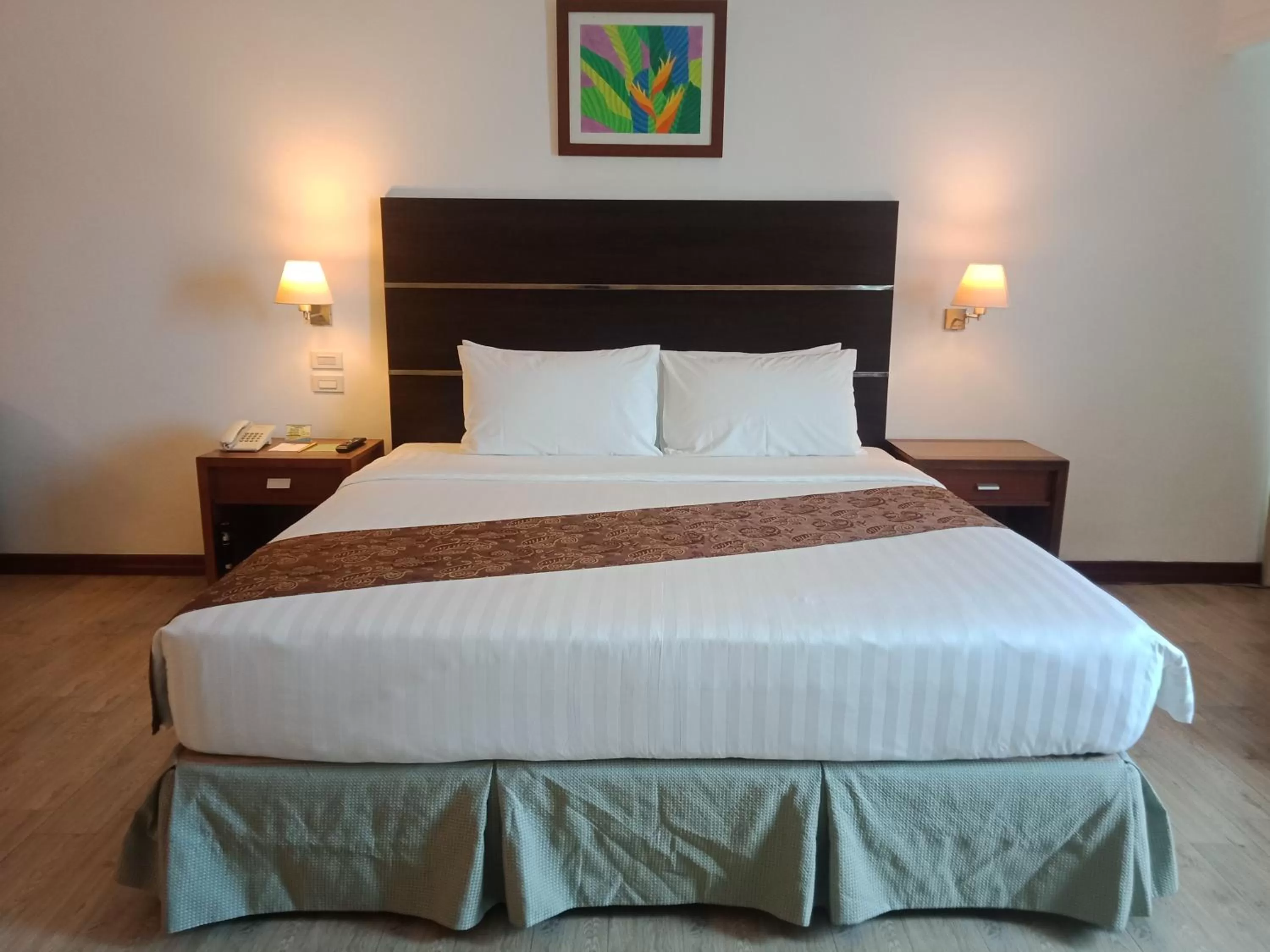 Suite with King Bed - Non-Smoking in Days Hotel by Wyndham Iloilo