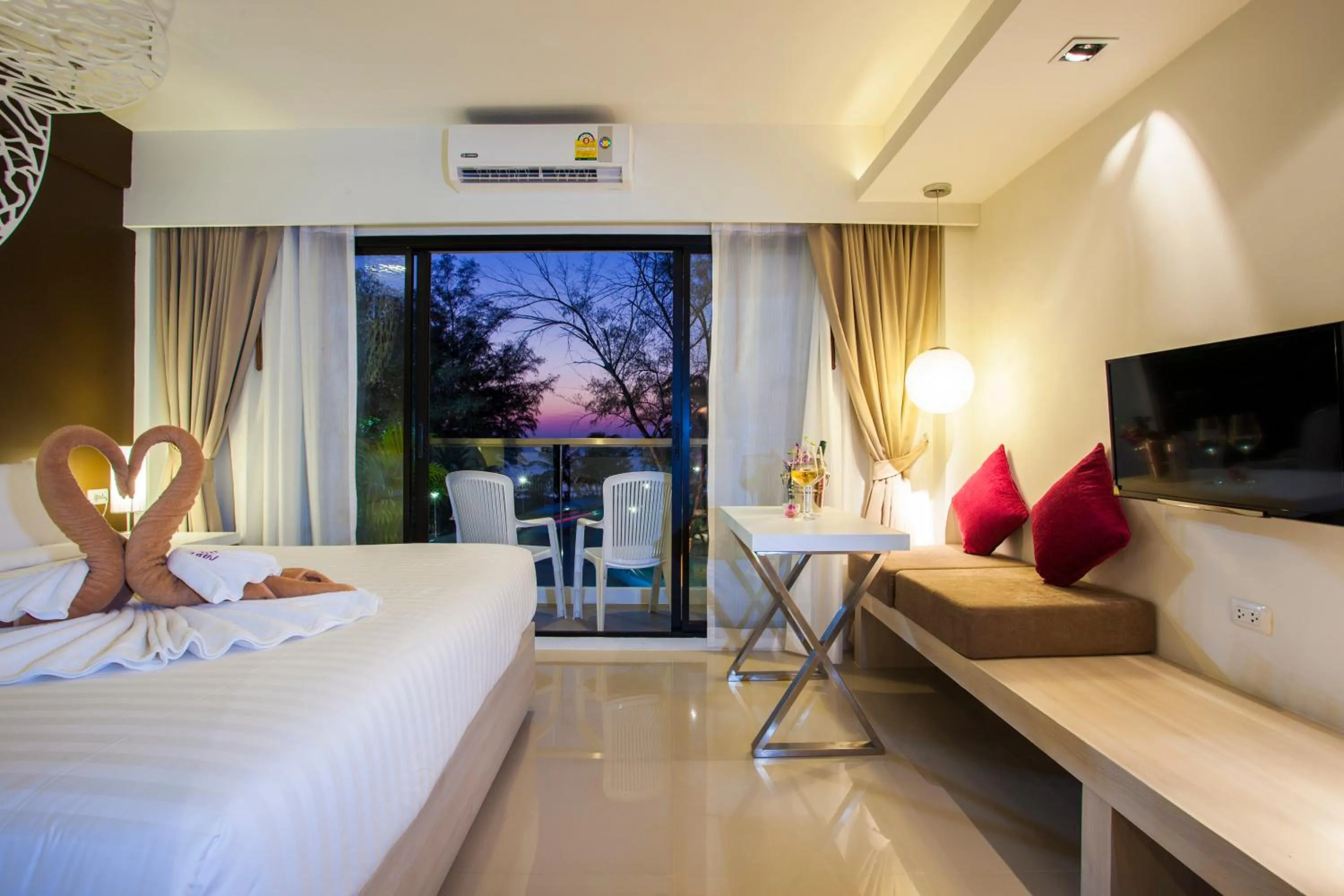 Coral Deluxe Double Room with Sea View in Coral Inn