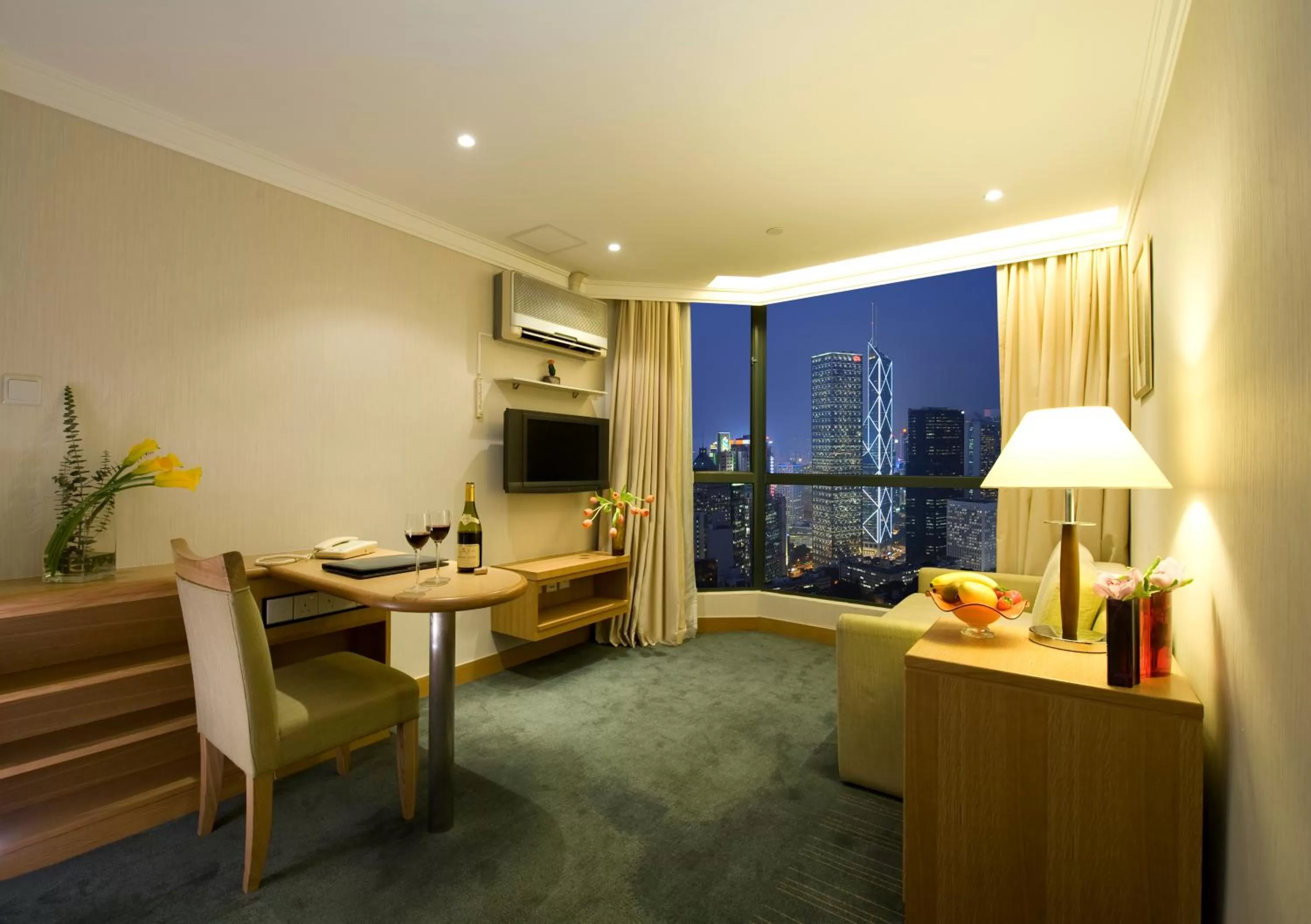 Deluxe Suite in Bishop Lei International House