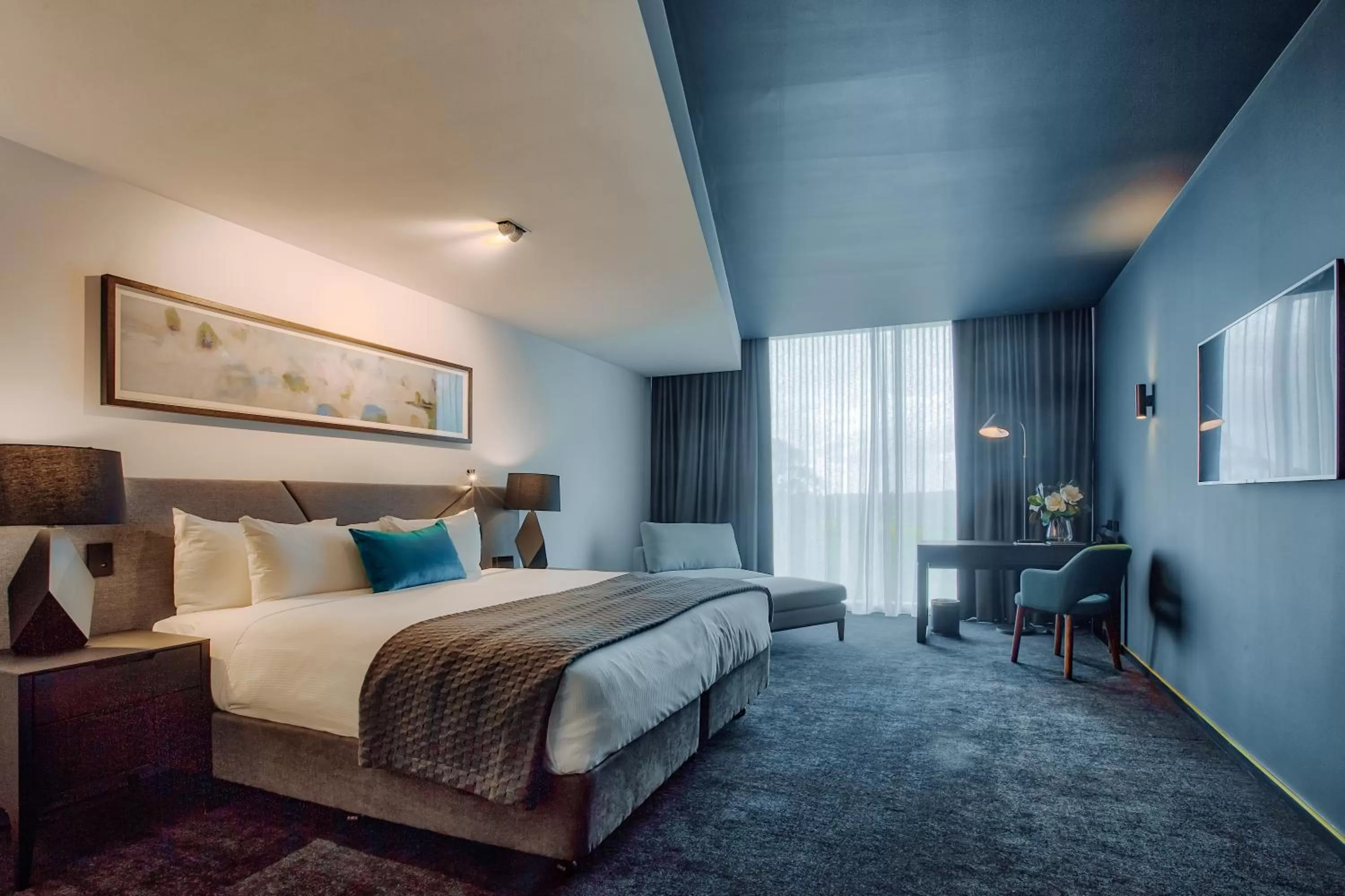 Deluxe King Room in Eatons Hill Hotel