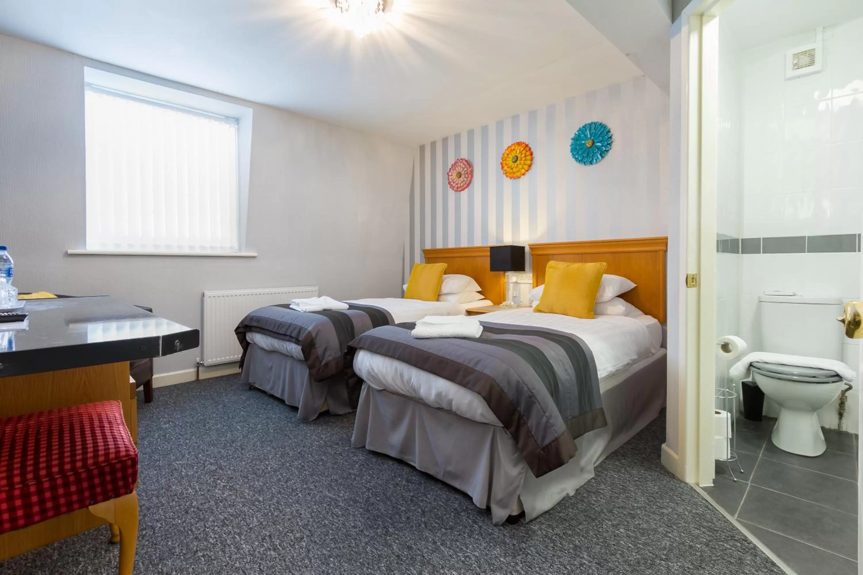 Standard Twin Room in Adelaide Lodge - Town Centre - Opposite Winter Gardens