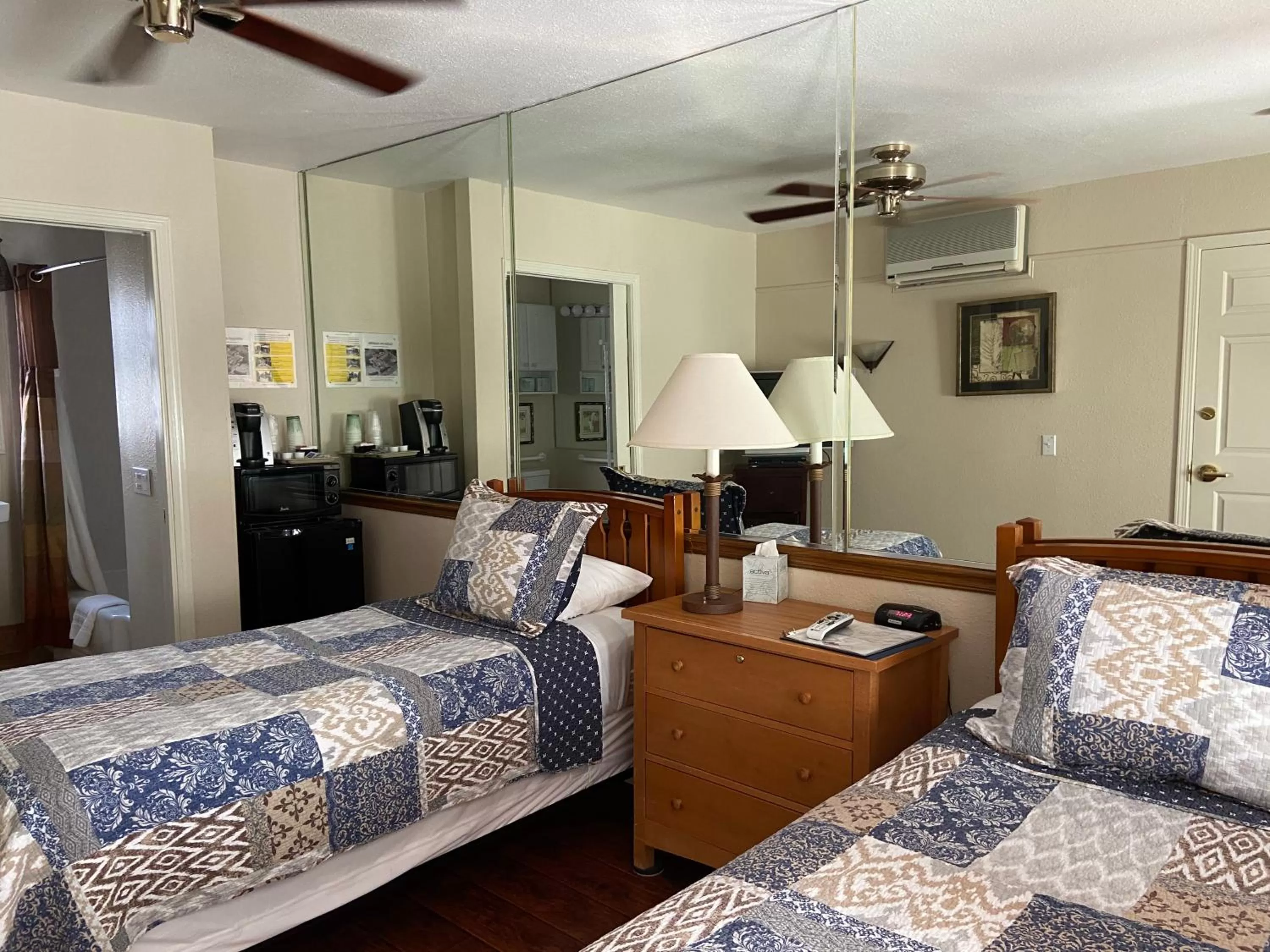 Standard Twin Room in Los Gatos Garden Inn Hotel