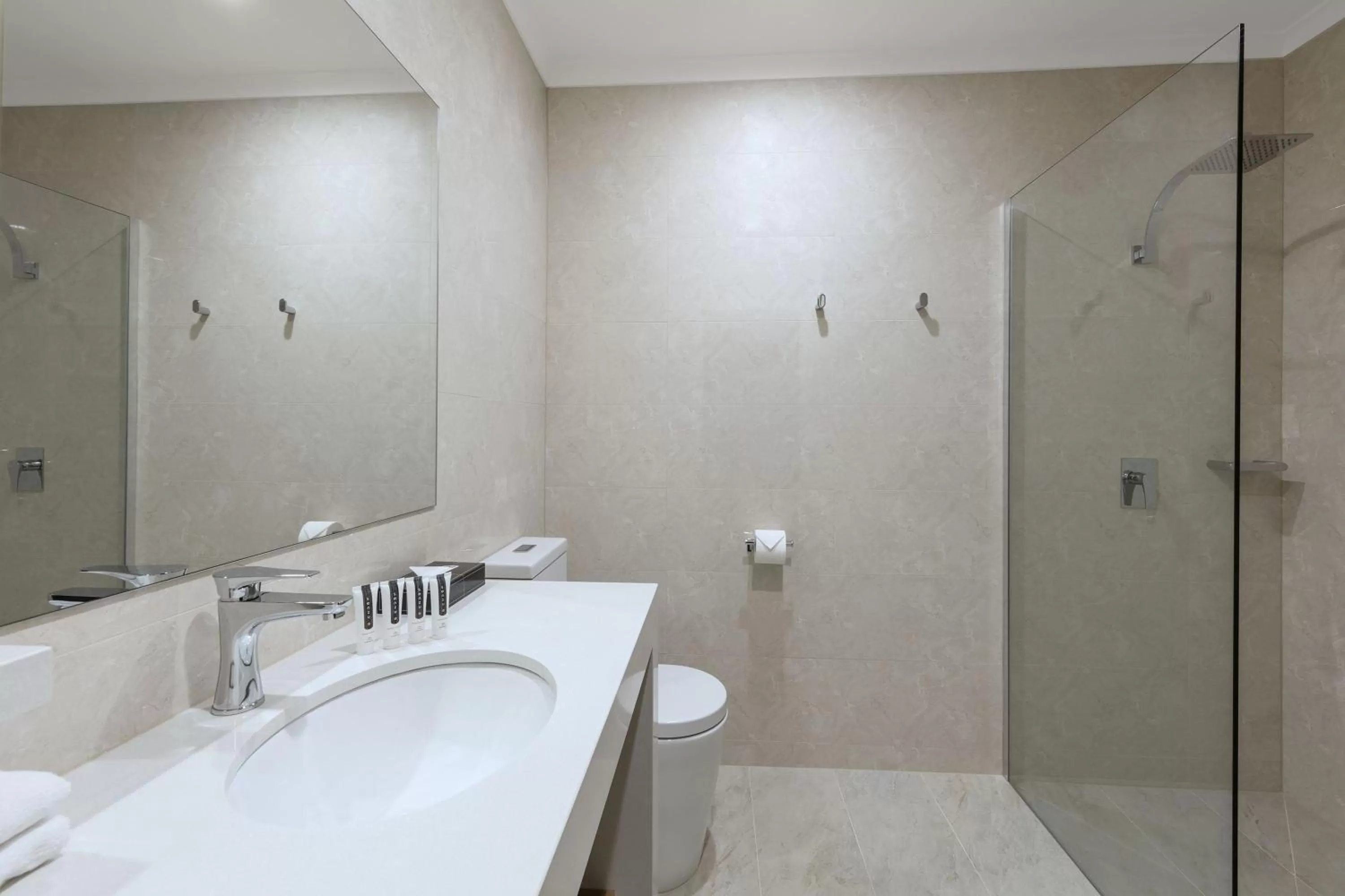Standard Suite in Canterbury International Hotel