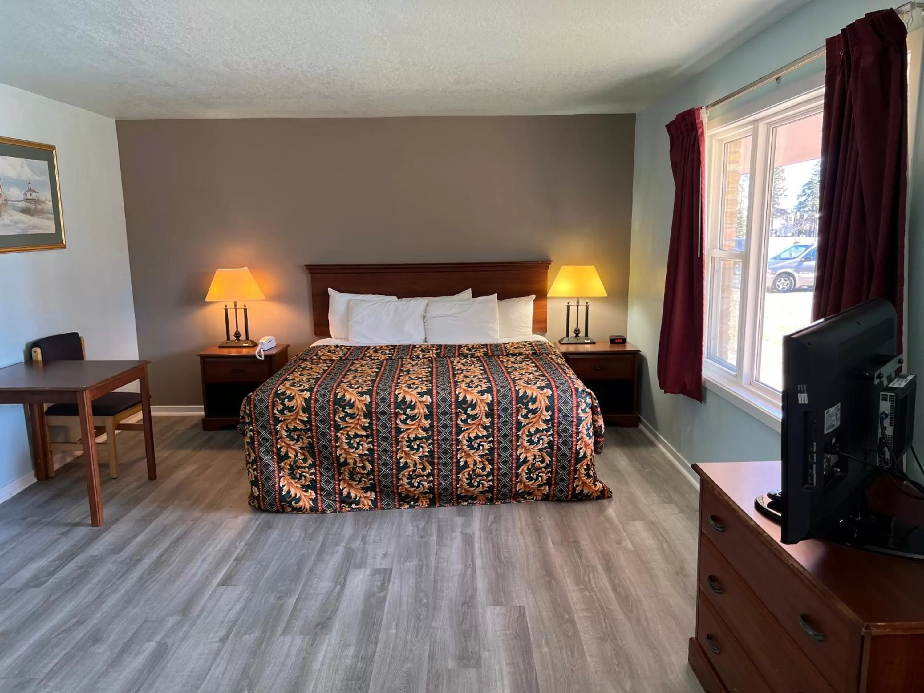 King Suite with Spa Bath - No Pets in Crow's Nest