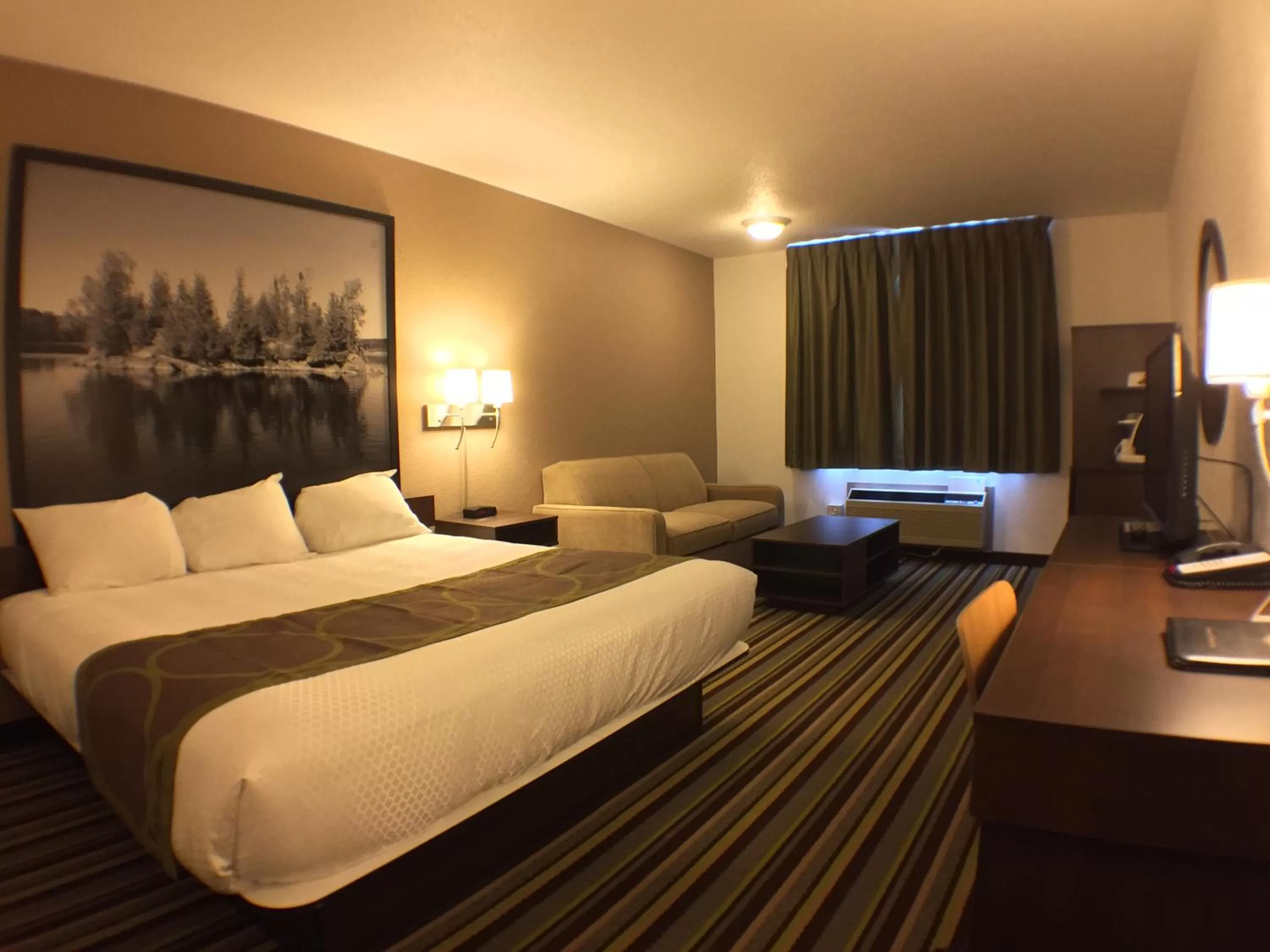 King Room - Non-Smoking in Super 8 by Wyndham Kenora