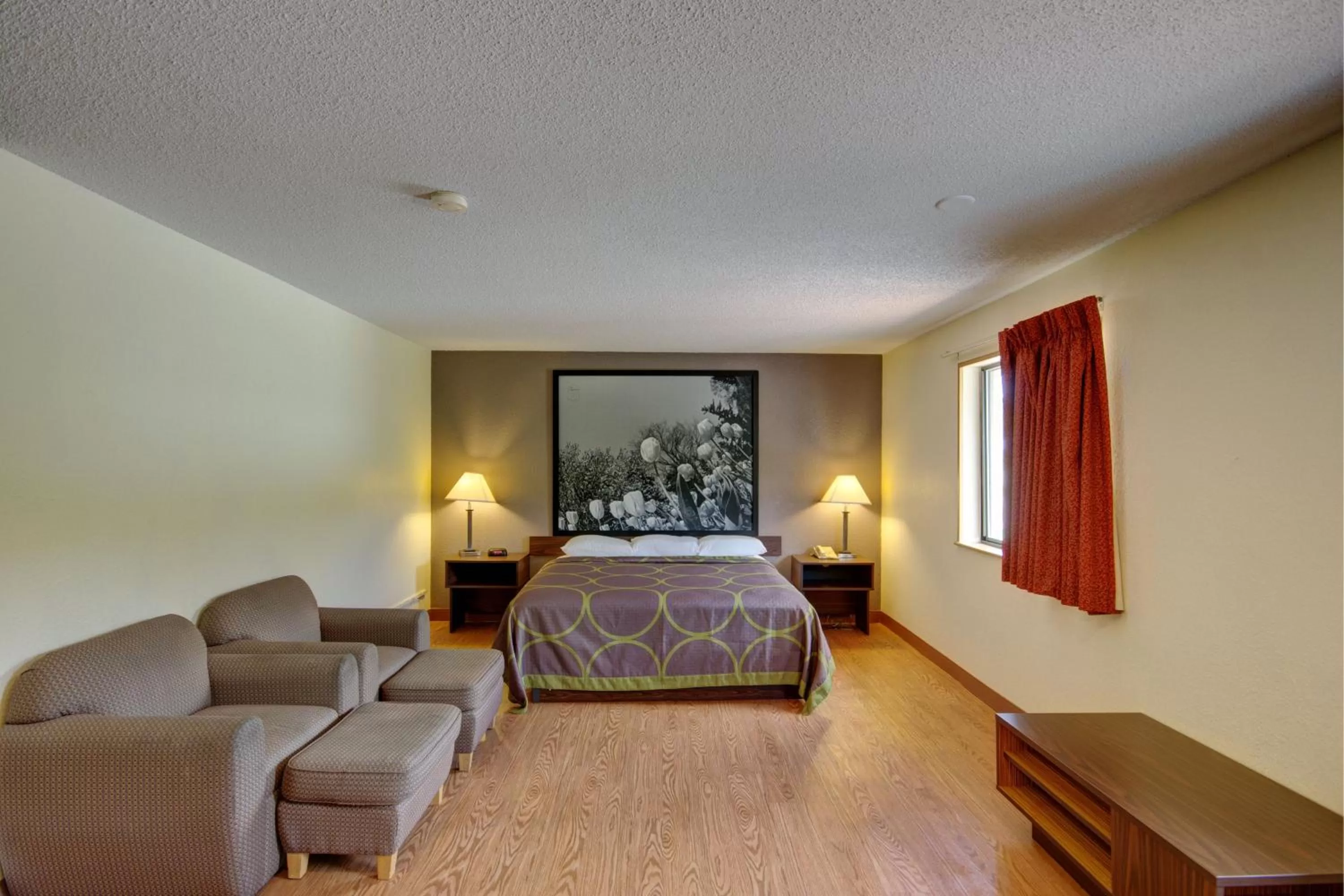 Deluxe King Suite in Super 8 by Wyndham Zanesville