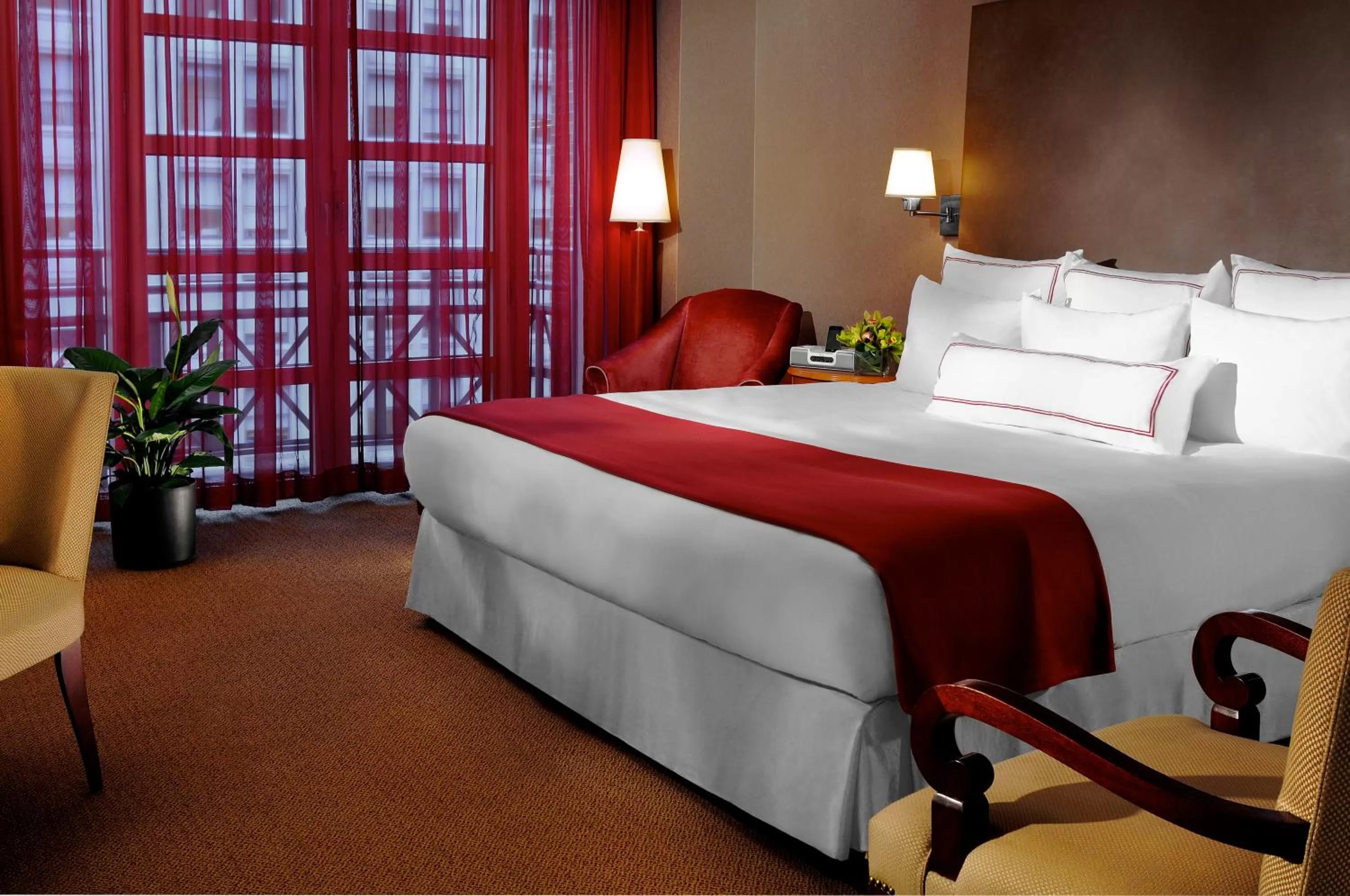 King Room with Balcony in Hotel Giraffe by Library Hotel Collection