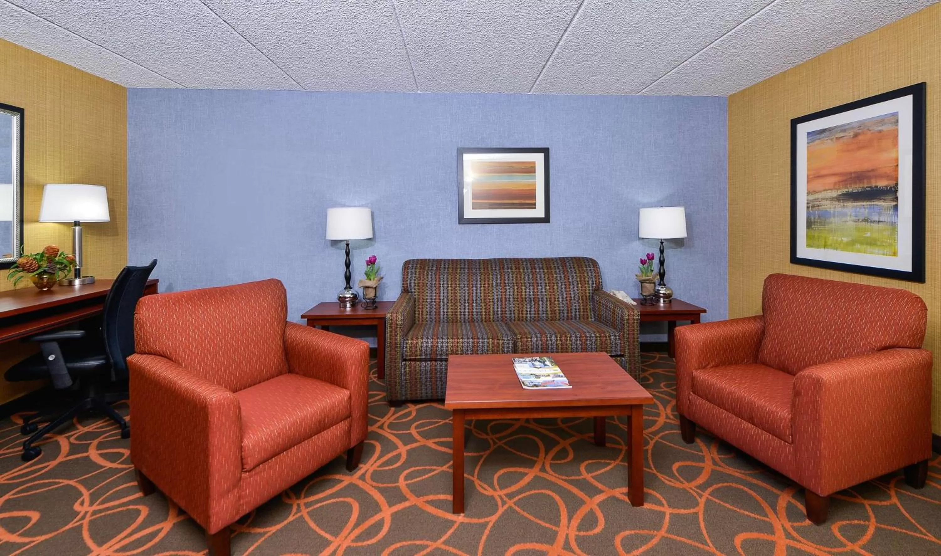 Queen Suite with Two Queen Beds and Sofa Bed - Mobility Access/Non-Smoking in Best Western Plus Fresno Airport Hotel